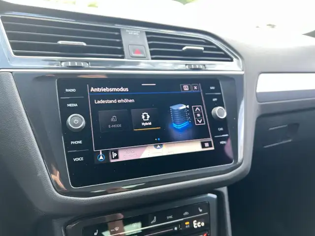 Volkswagen Tiguan view 22