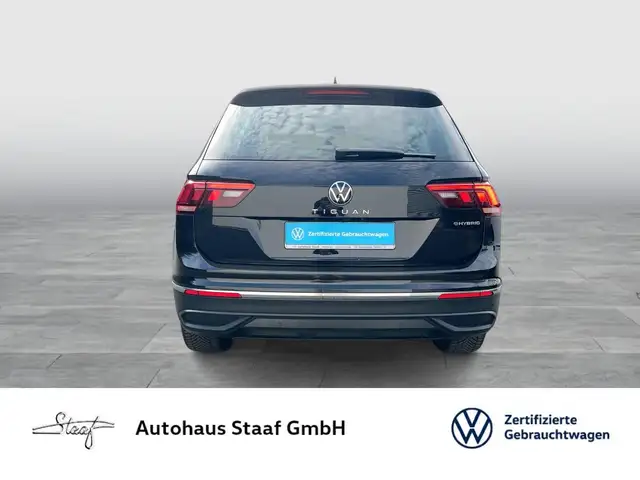 Volkswagen Tiguan view 4