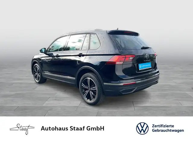Volkswagen Tiguan view 3