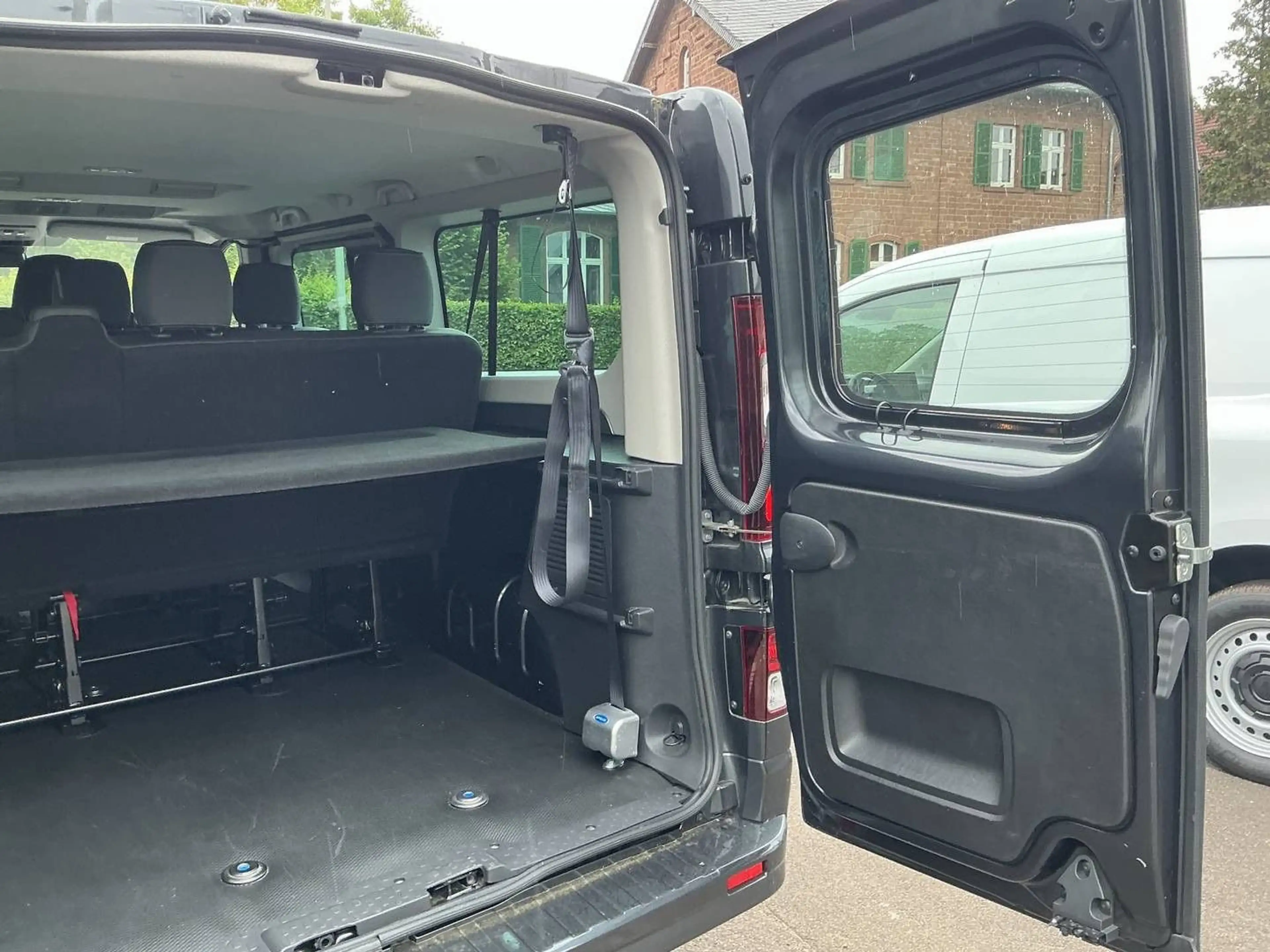 Renault Trafic Combi L2H1+9-Sitzer+LED+Navi+PDC — photo 13