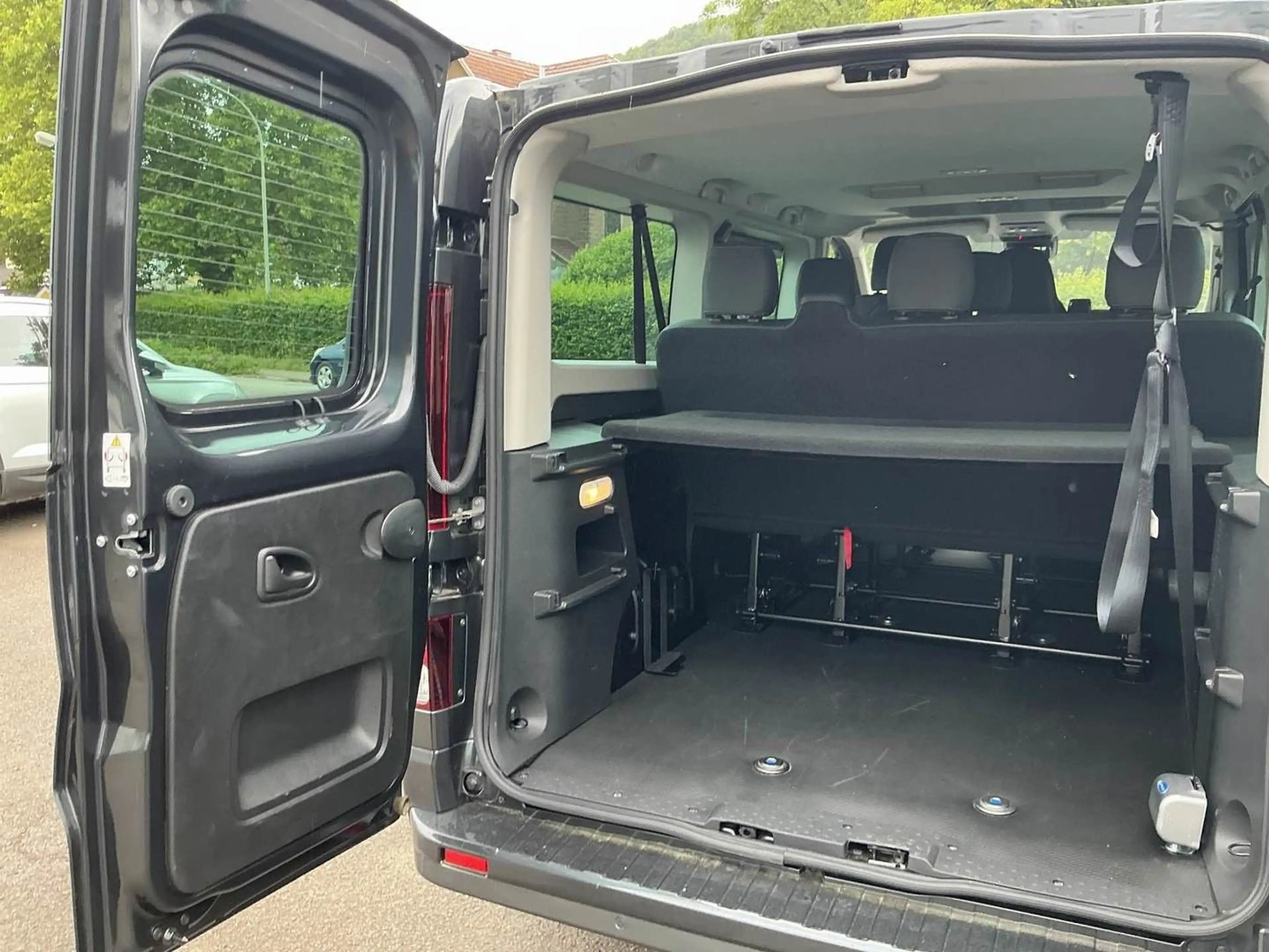 Renault Trafic Combi L2H1+9-Sitzer+LED+Navi+PDC — photo 12
