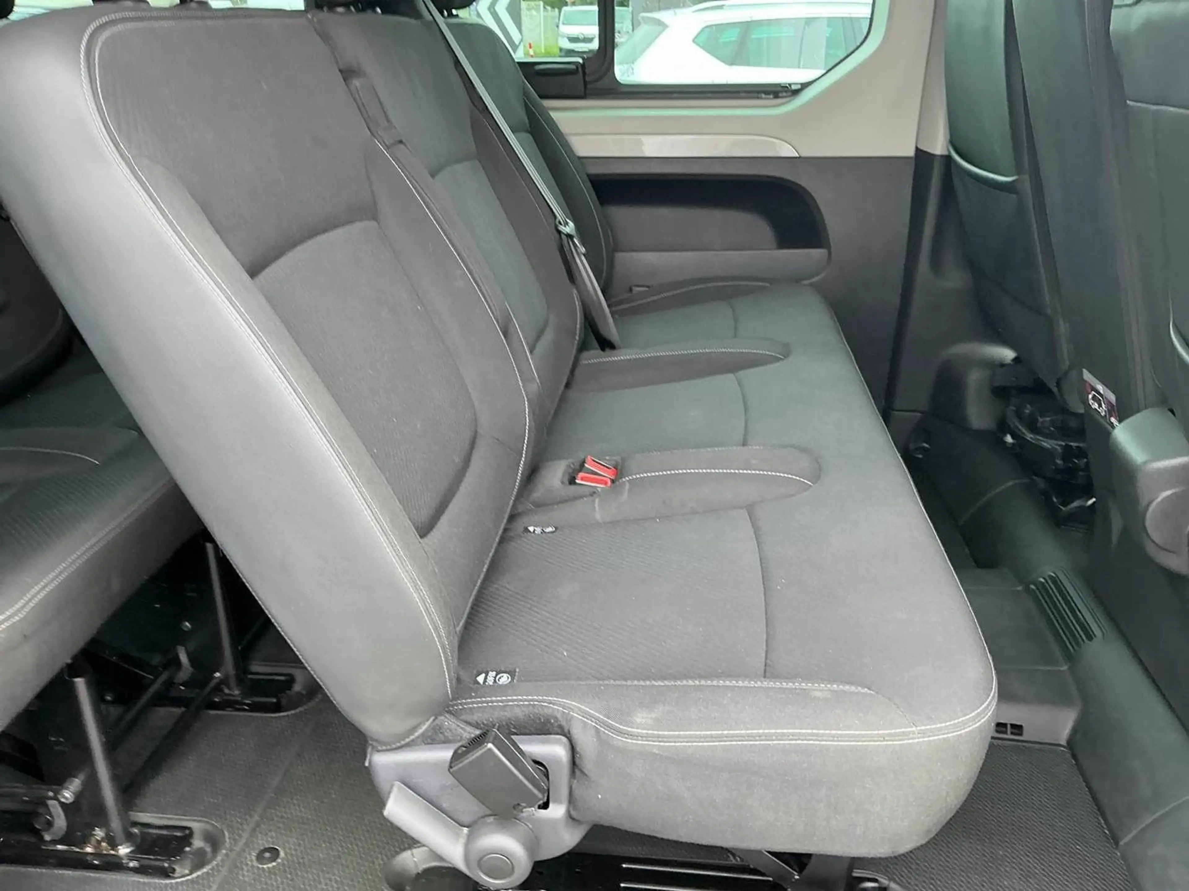 Renault Trafic Combi L2H1+9-Sitzer+LED+Navi+PDC — photo 10