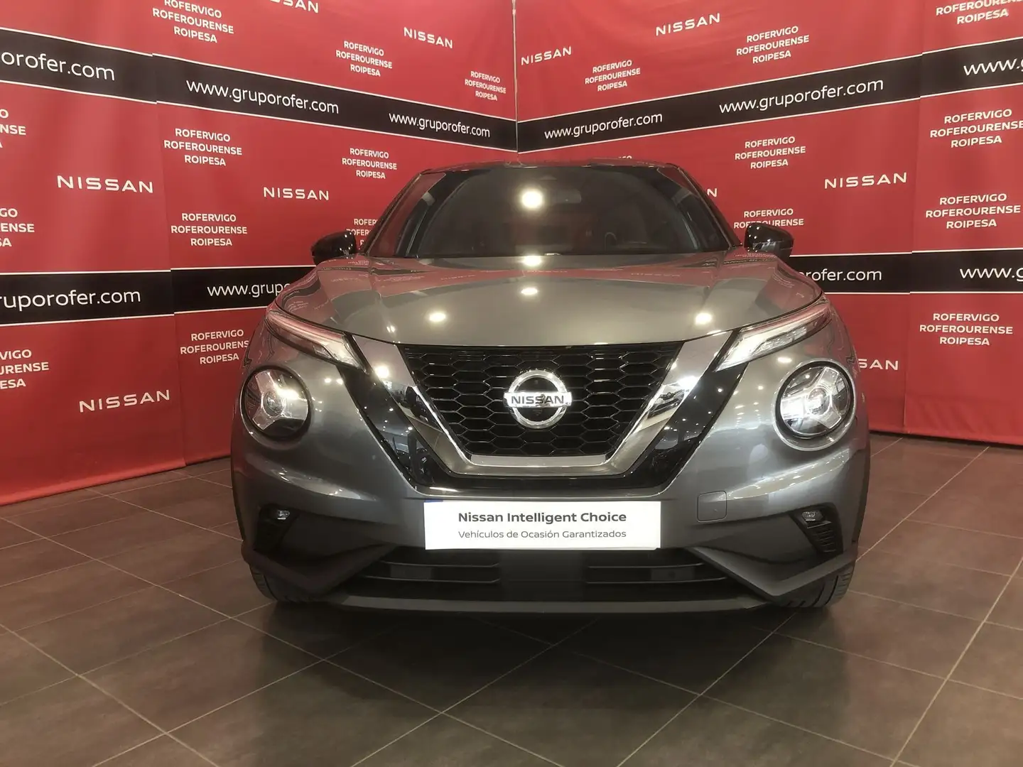Nissan Juke 1.0 DIG-T Tekna 4x2 114 Grijs - 2