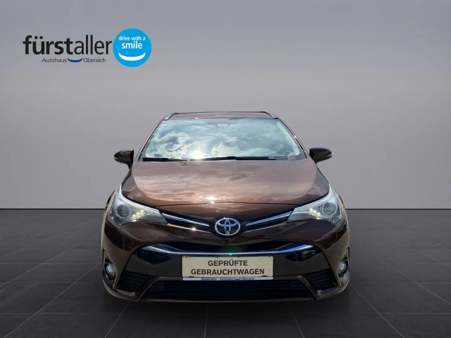 Toyota Avensis 2,0 D-4D Touring Sport Brun - 2