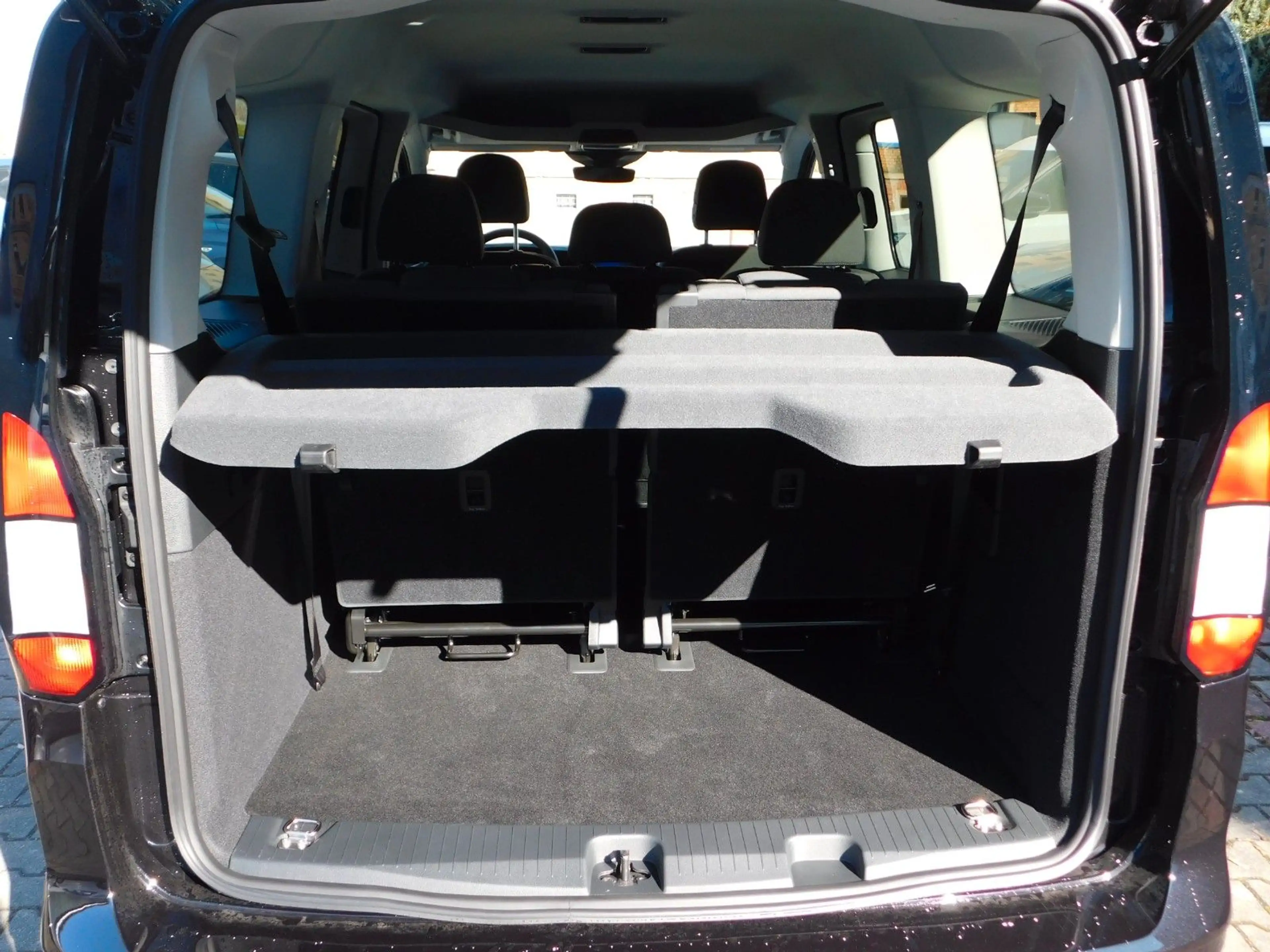 Ford Grand Tourneo Connect Titanium — photo 8
