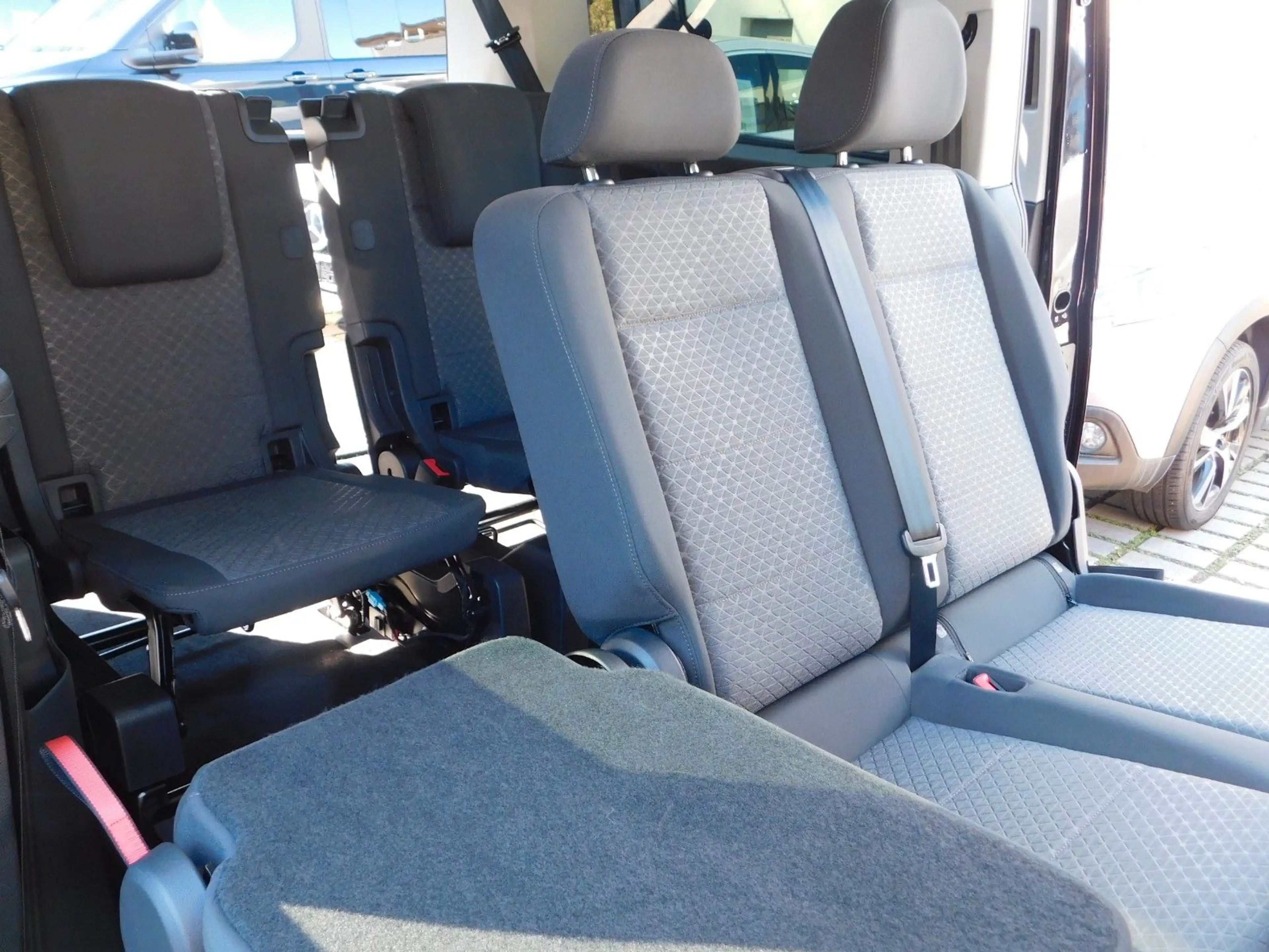Ford Grand Tourneo Connect Titanium — photo 13