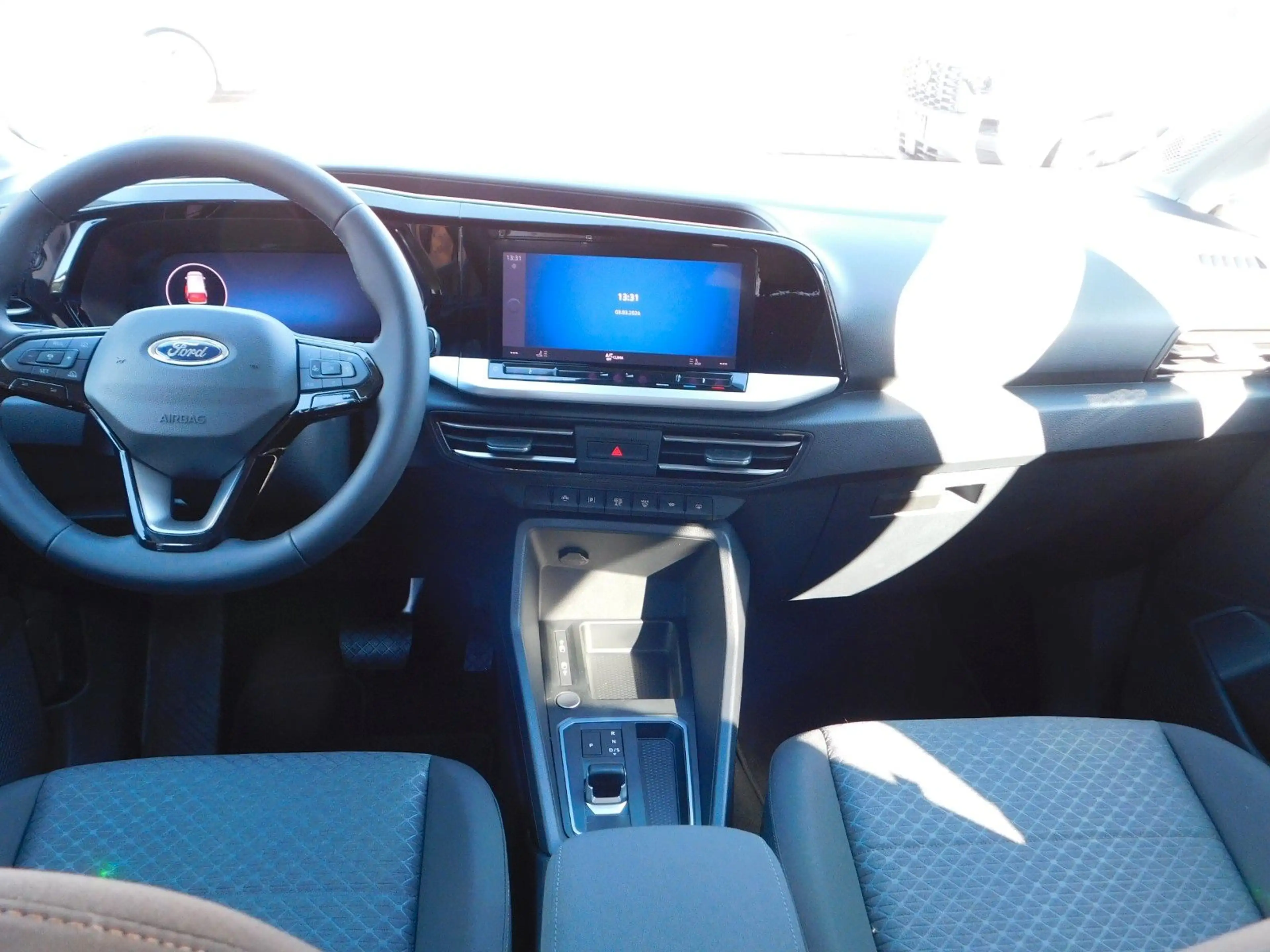 Ford Grand Tourneo Connect Titanium — photo 10