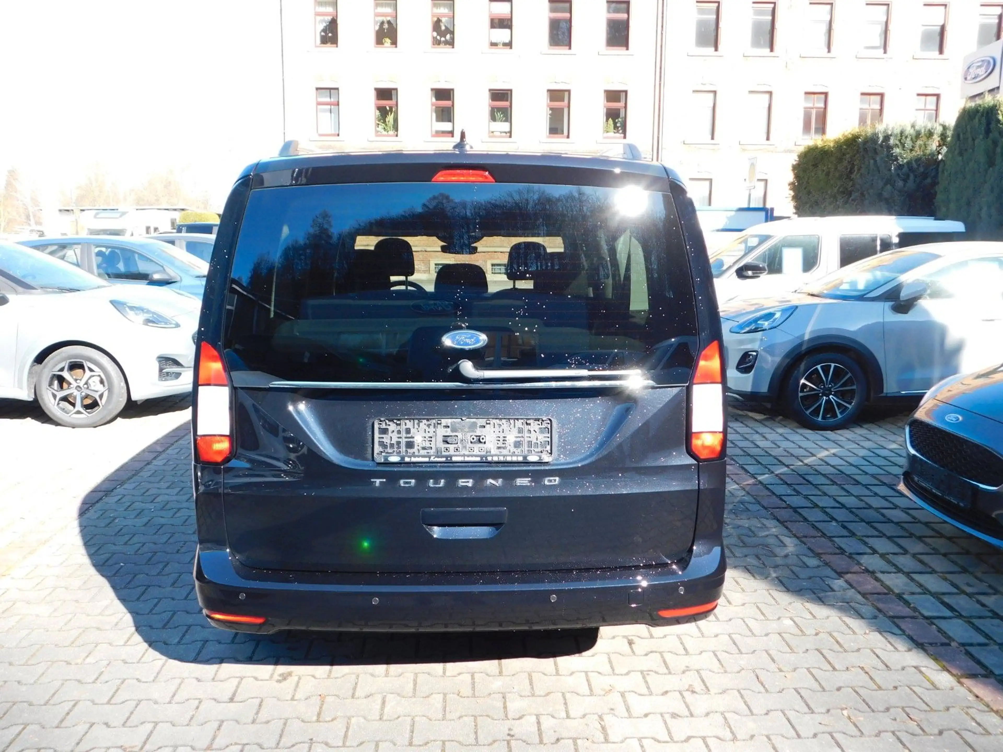 Ford Grand Tourneo Connect Titanium — photo 6