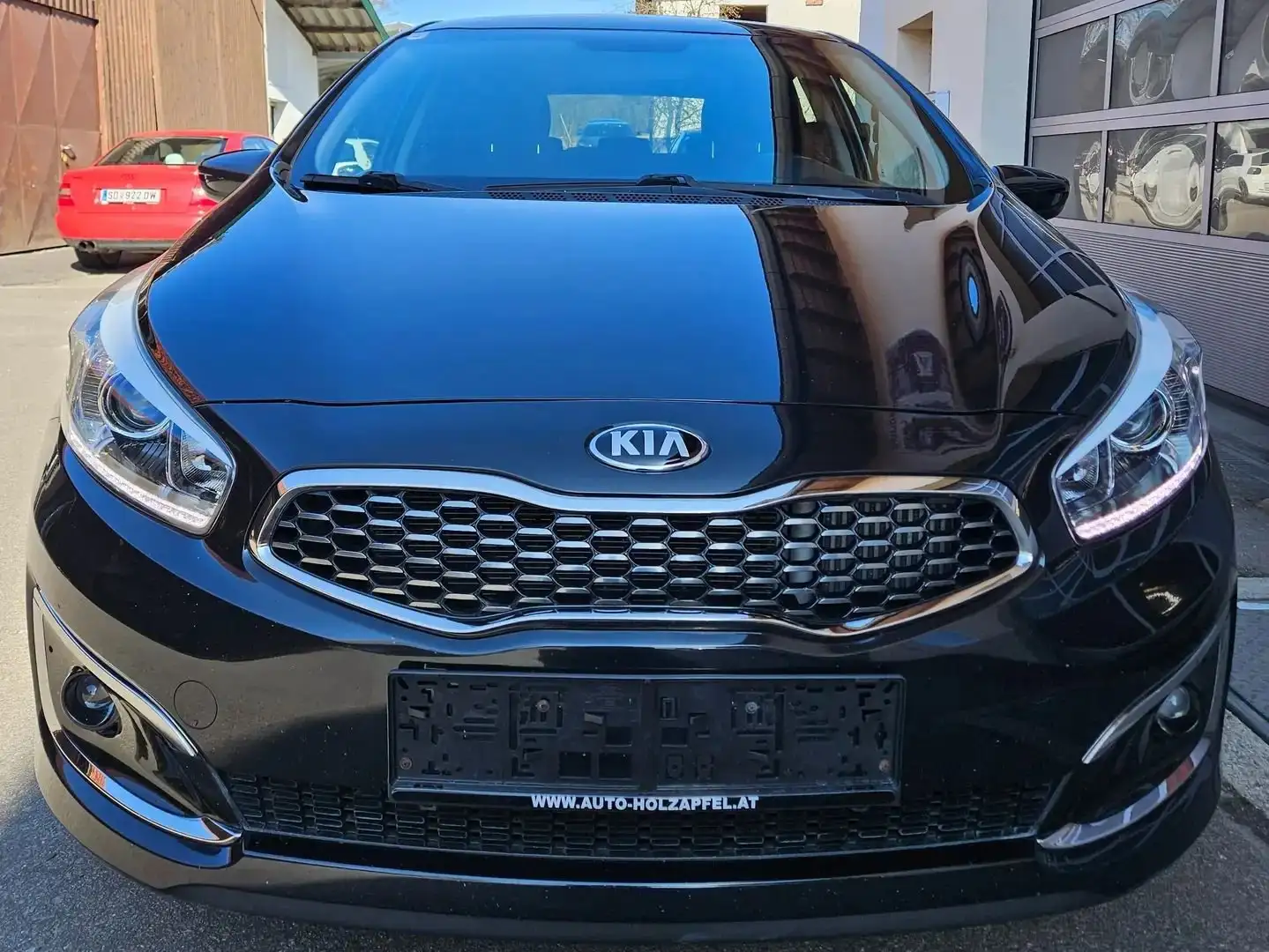 Kia Ceed / cee'd cee'd 1,4 CRDi Silber Silber 8-fach bereift Schwarz - 2