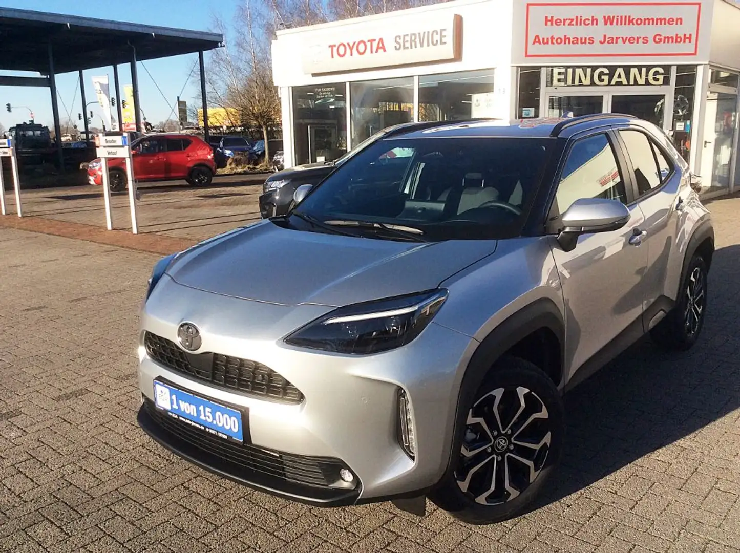 Toyota Yaris Cross Hybrid 130 1.5 VVT-i Teamplayer AJG SeniorLine Silber - 1