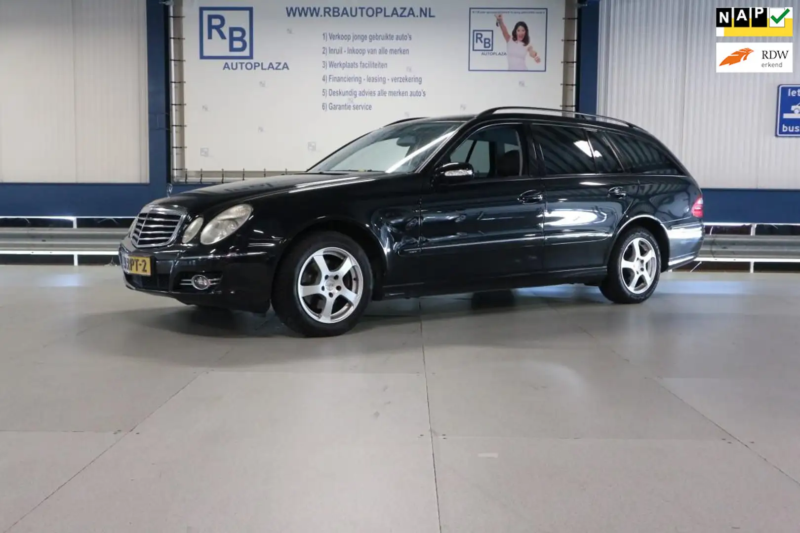 Mercedes-Benz E 240 Combi Avantgarde / LPG / Youngtimer Zwart - 1