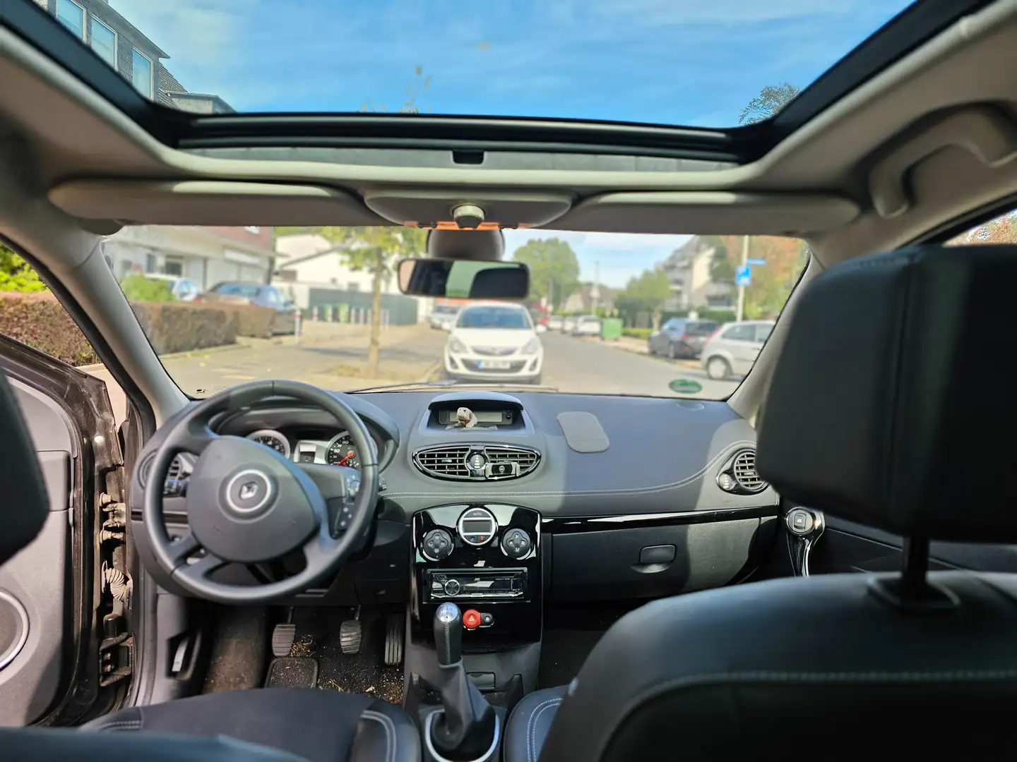 Renault Clio Clio 1.2 16V 75 nightDay Schwarz - 1