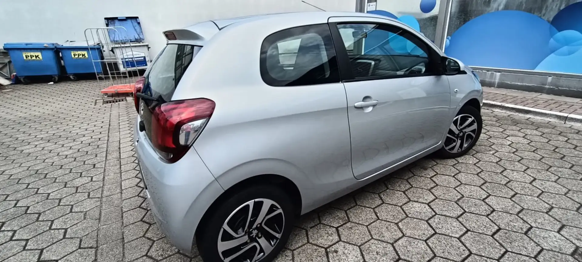 Peugeot 108 108 PureTech 82Style Silber - 2