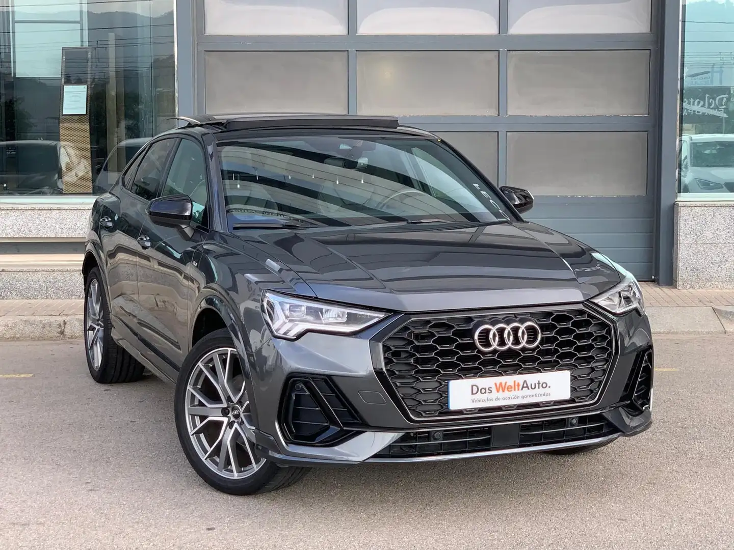 Audi Q3 Sportback 40 TFSI quattro Black line S tronic Gris - 2