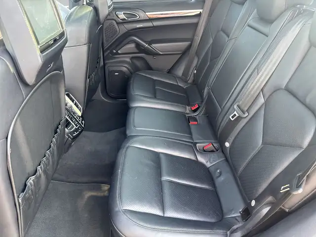 Porsche Cayenne view 10