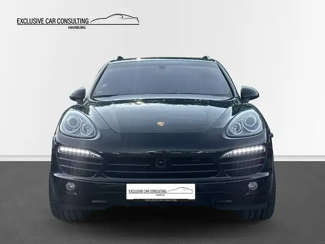 Porsche Cayenne view 2