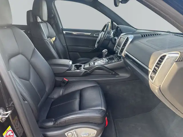 Porsche Cayenne view 9