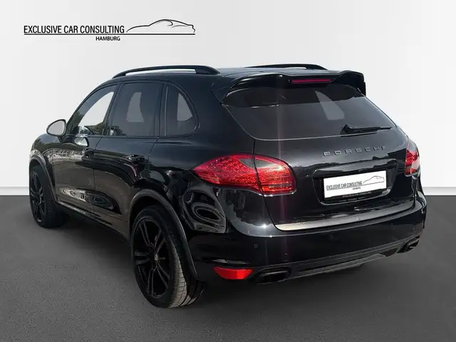 Porsche Cayenne view 4