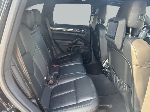 Porsche Cayenne view 11