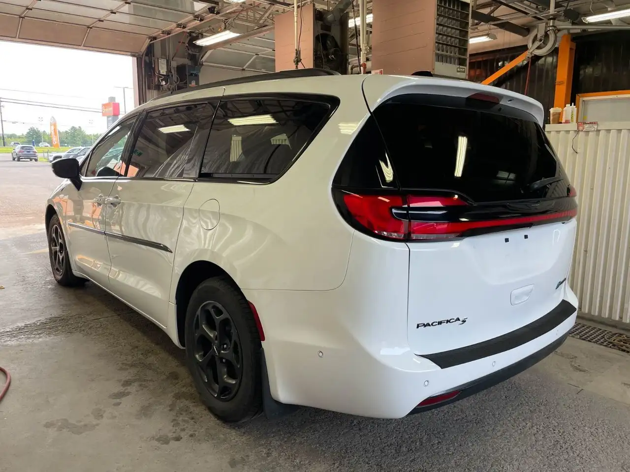 Chrysler Pacifica снимка Chrysler Pacifica