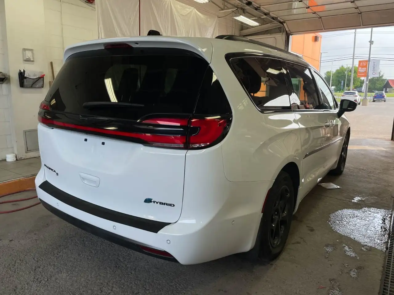 Chrysler Pacifica снимка Chrysler Pacifica