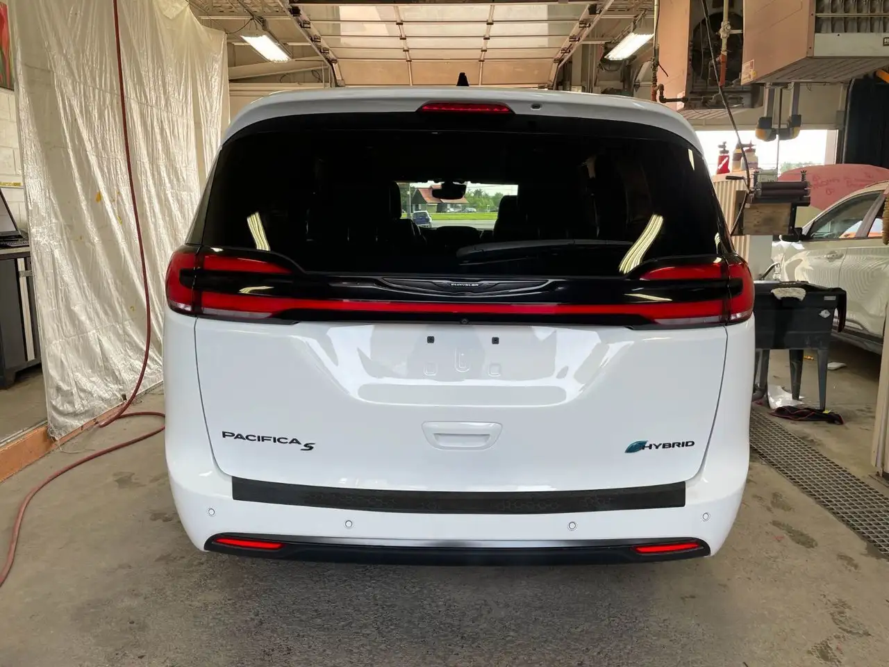 Chrysler Pacifica снимка Chrysler Pacifica