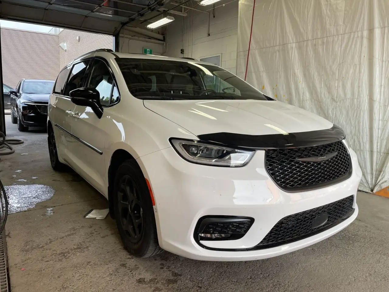 Chrysler Pacifica снимка Chrysler Pacifica
