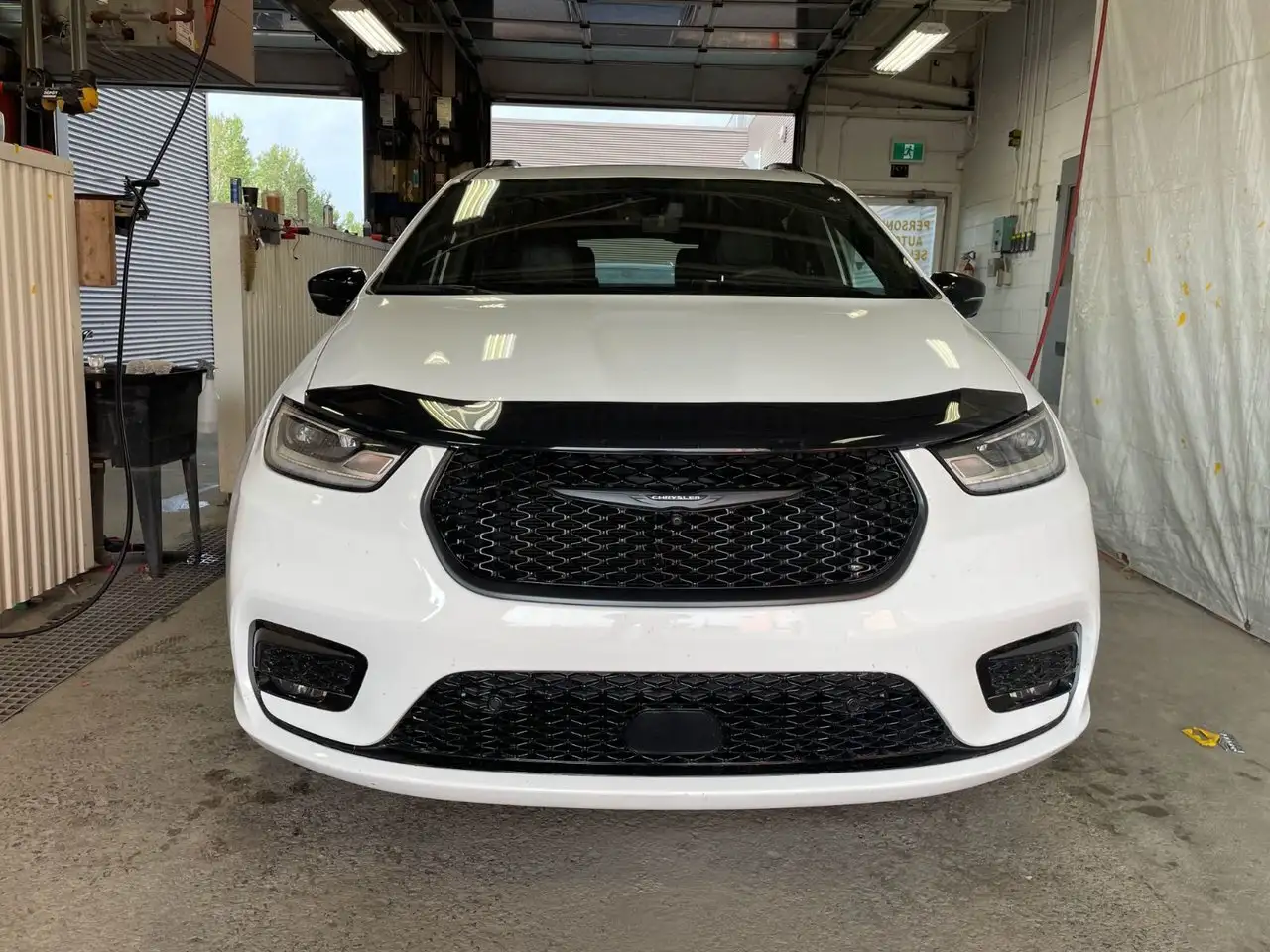 Chrysler Pacifica снимка Chrysler Pacifica