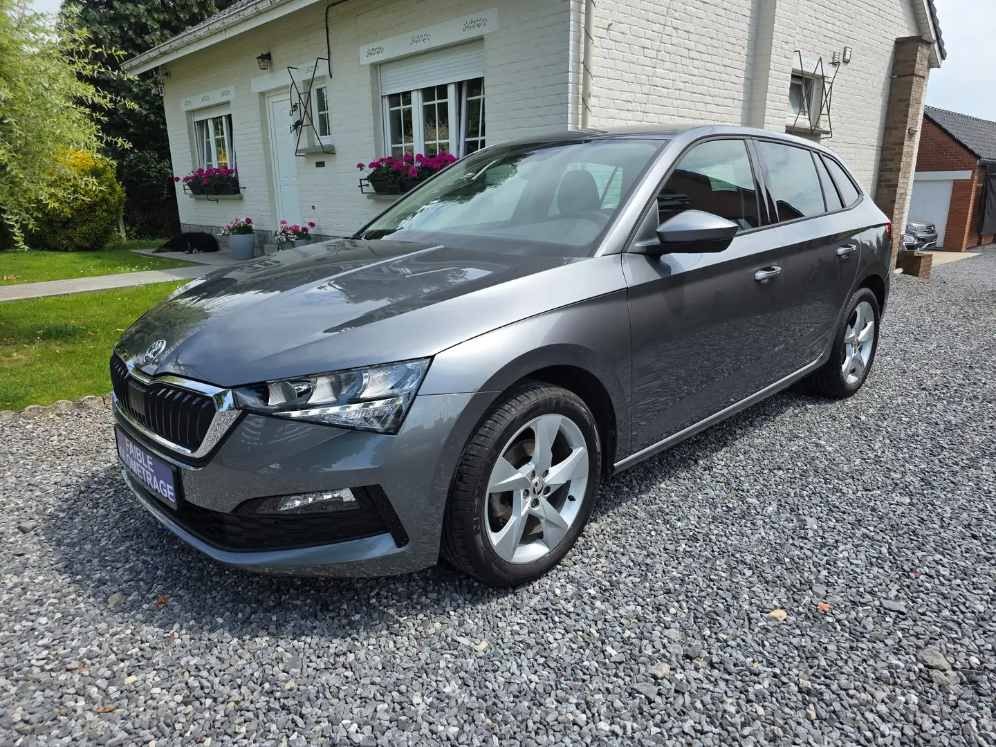 Skoda Scala **1.5TSI*150CH*LED*CLIM*JANTES*GARANTIE 12 MOIS** Gri - 1