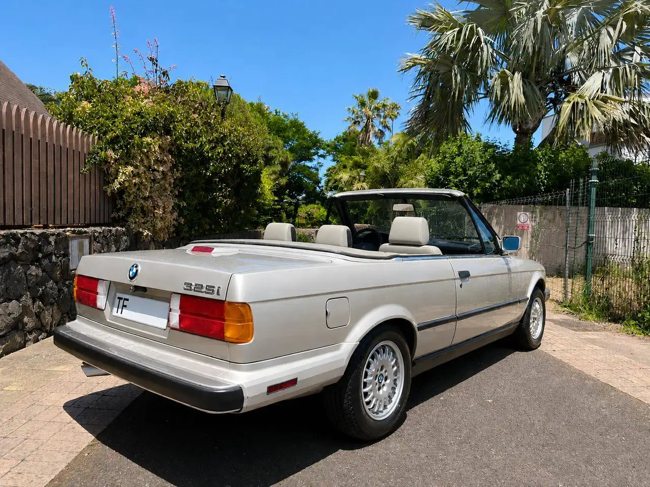 BMW 325i Cabriolet Aut., foto 3