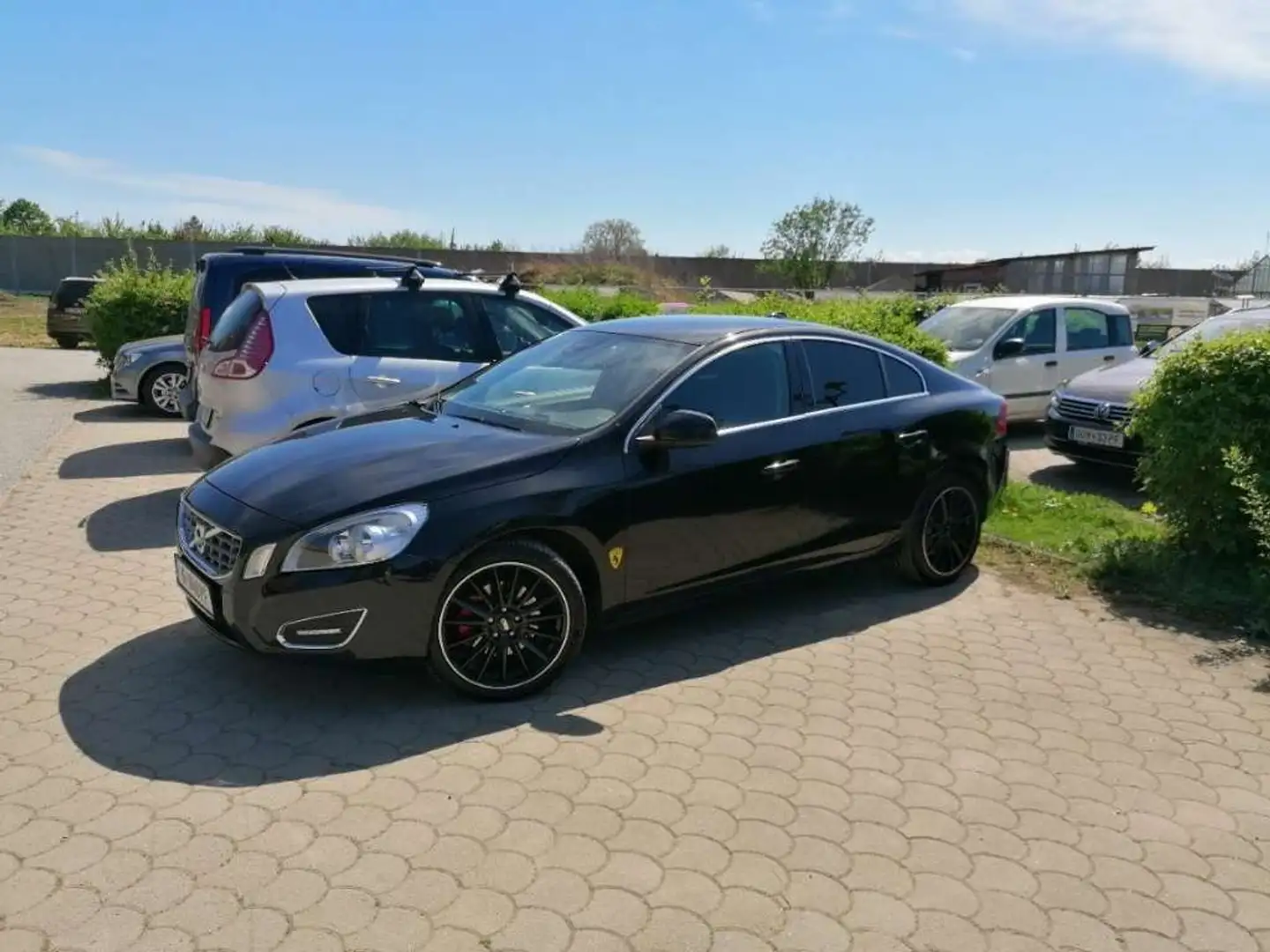 Volvo S60 D4 Momentum Geartronic Aut. Siyah - 1