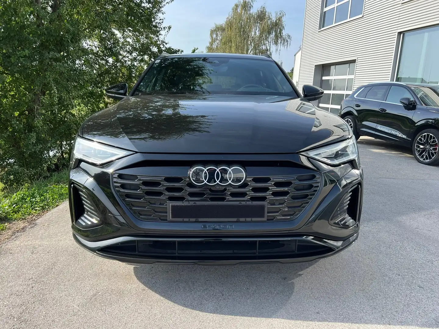 Audi Q8 55 e-tron quattro S line Schwarz - 2