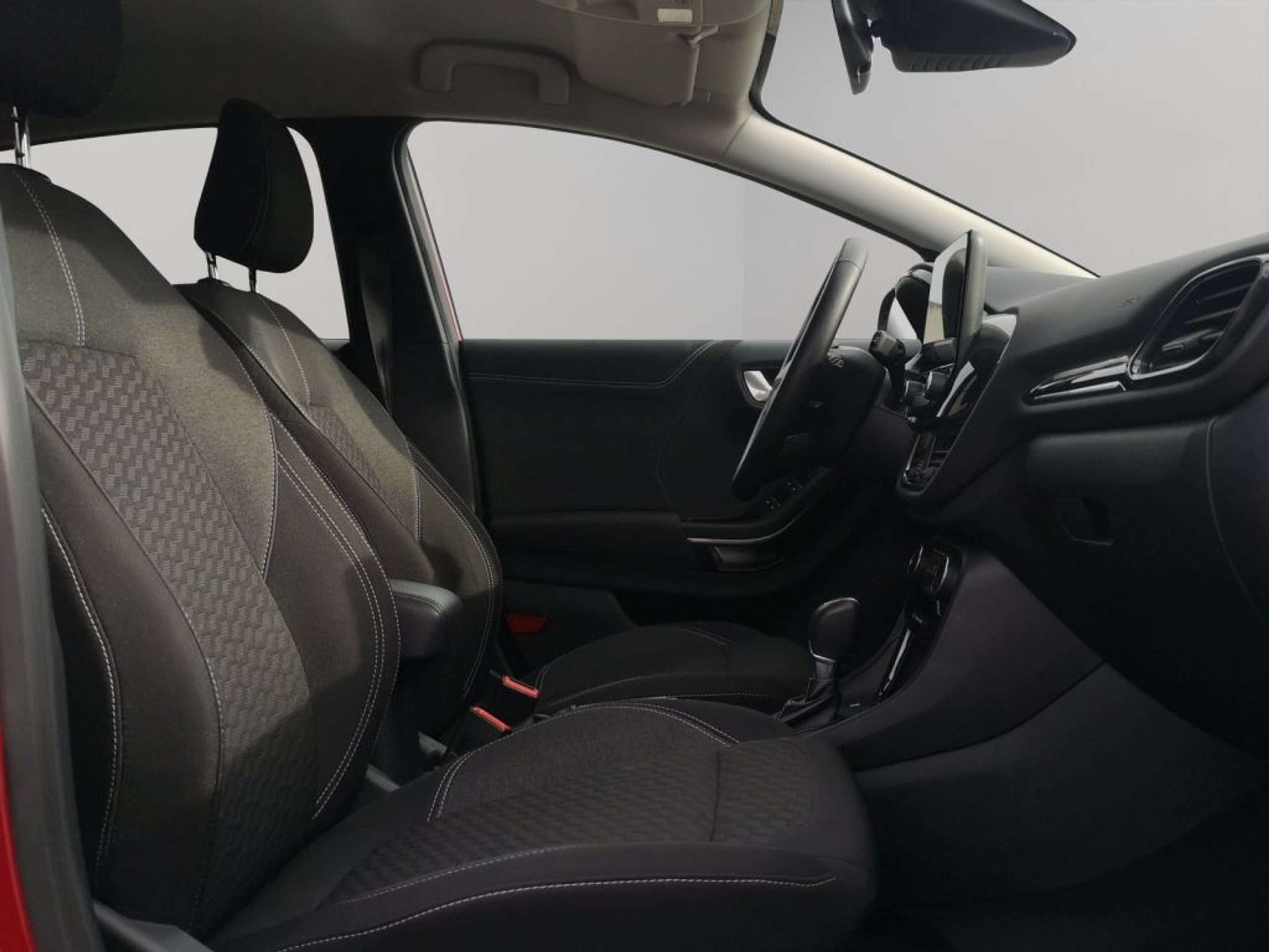 Fahrzeugabbildung Ford Puma 1.0 EcoBoost Hybrid Aut. TITANIUM - mit KI generiert/bearbeitet