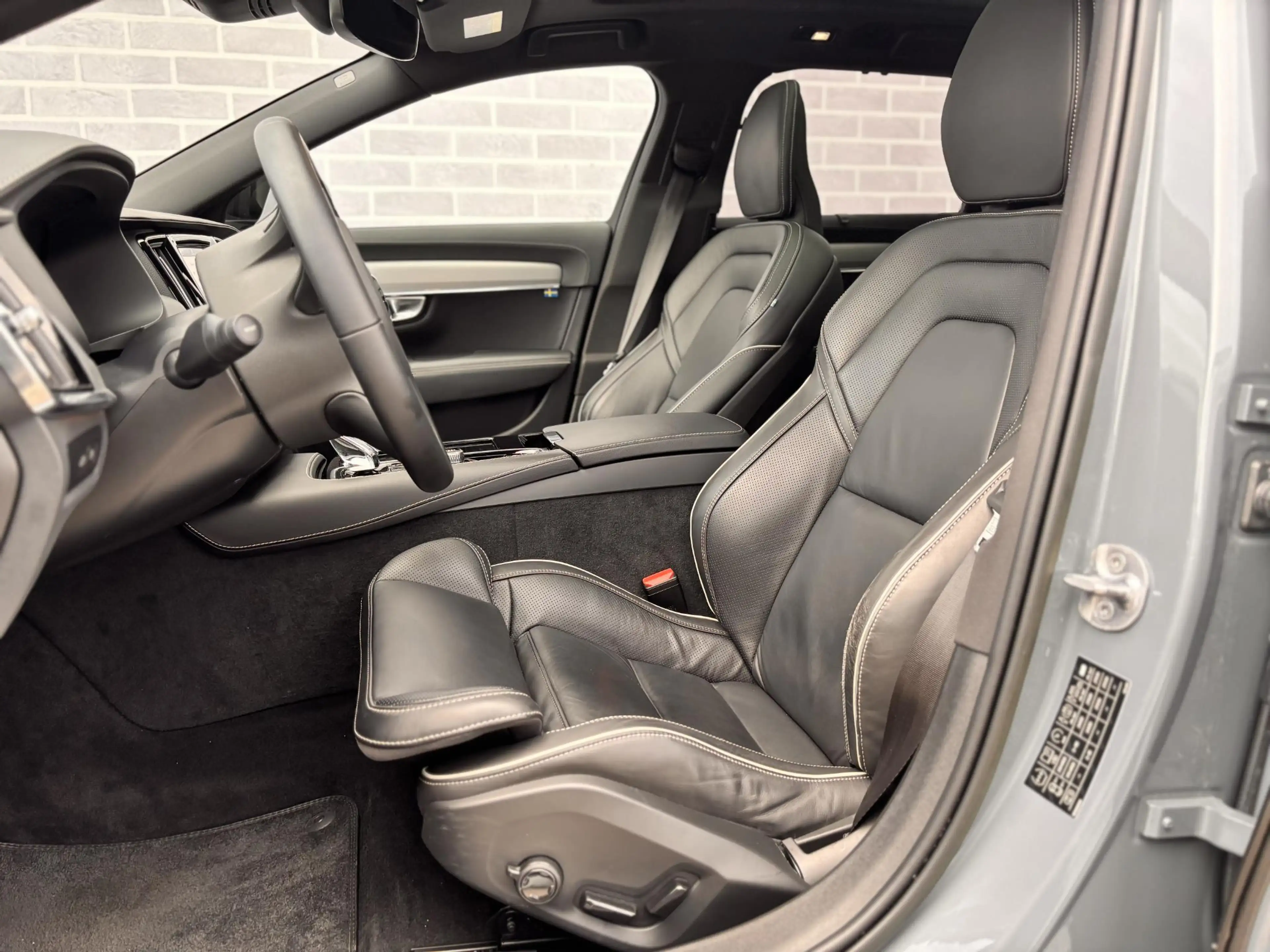 Volvo V90 2.0 T6 Plug-in Hybrid AWD Plus Dark | PHEV Long Ra — photo 7