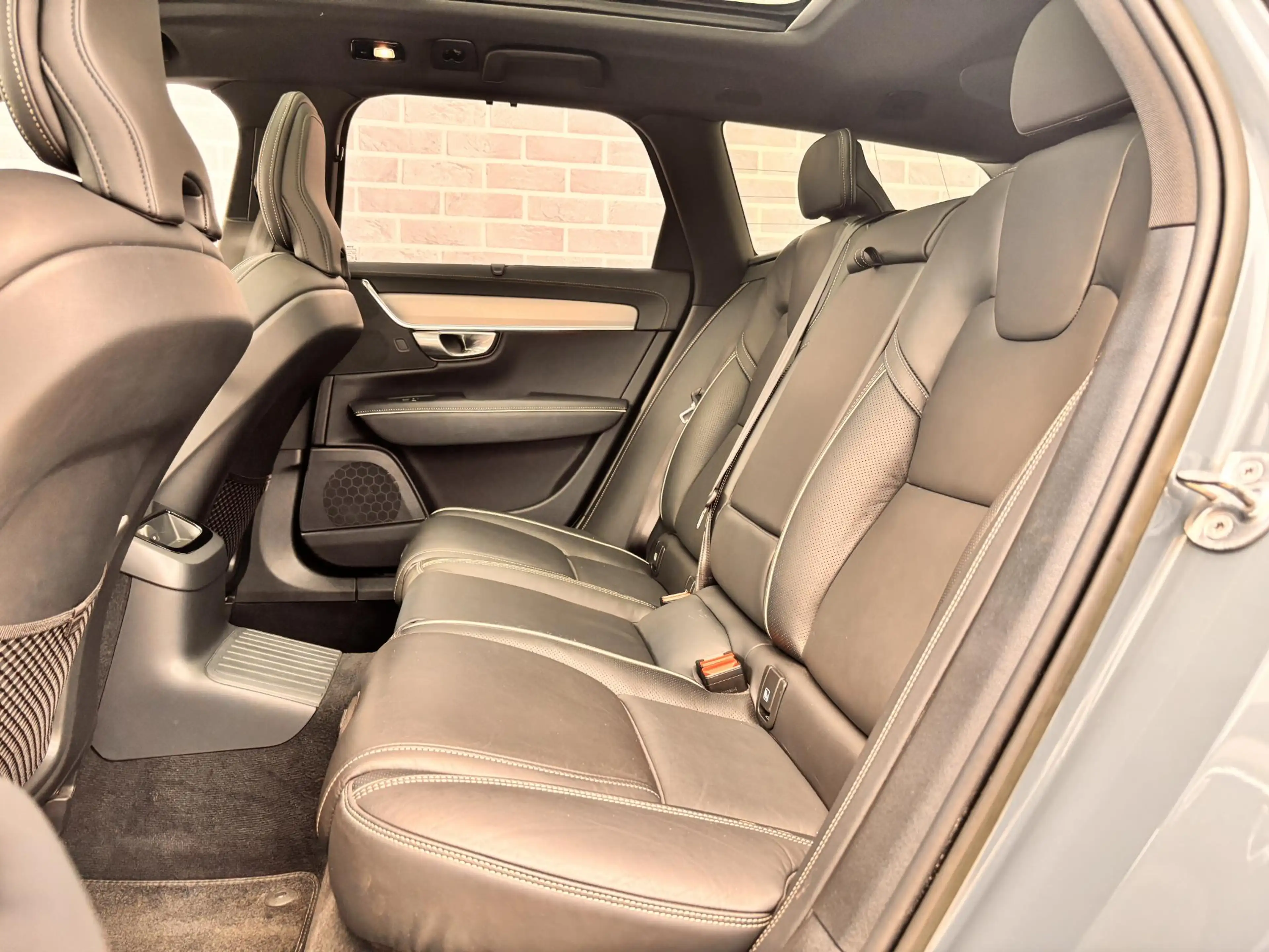 Volvo V90 2.0 T6 Plug-in Hybrid AWD Plus Dark | PHEV Long Ra — photo 8