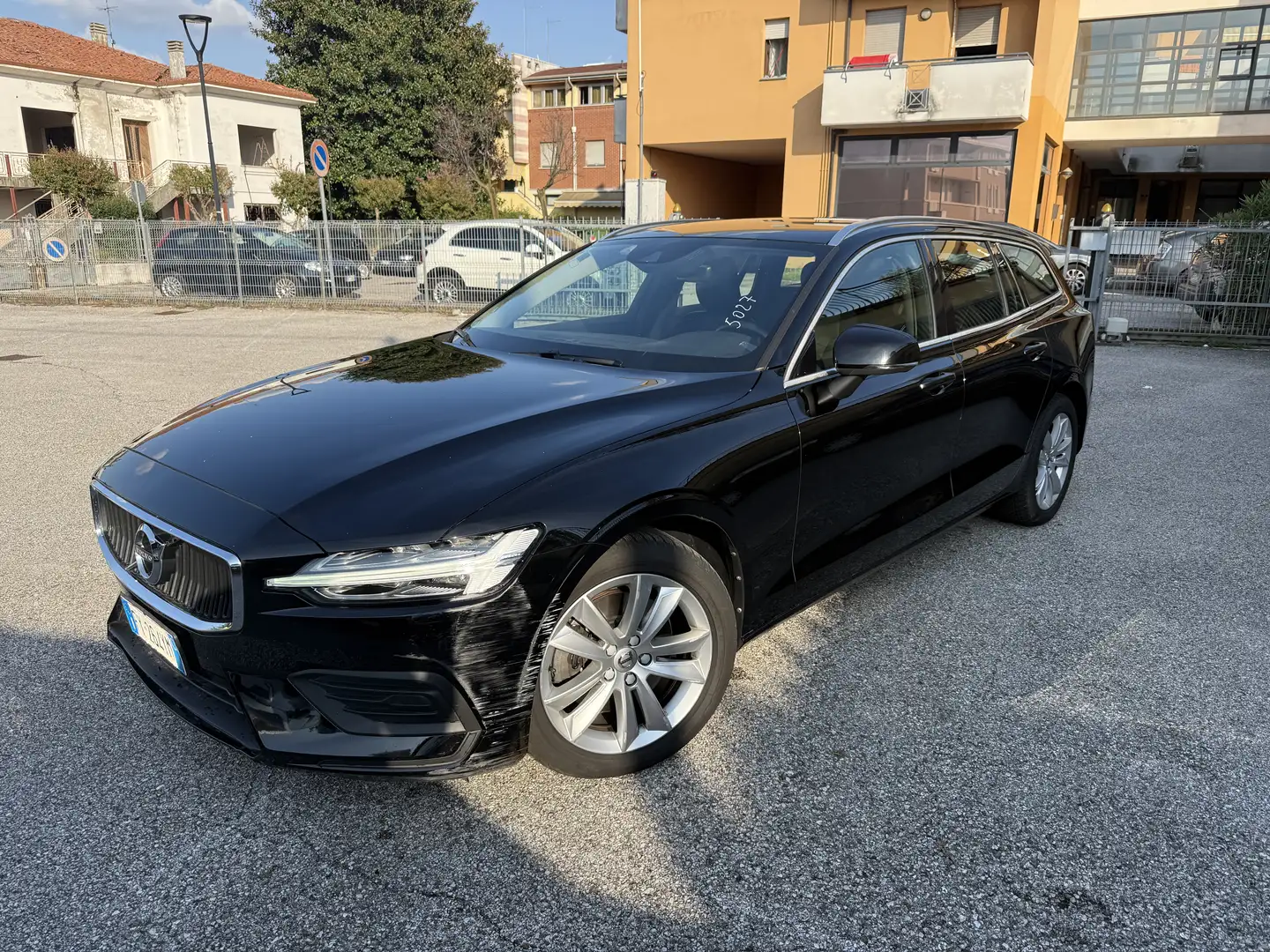 Volvo V60 2.0 d4 Business Plus geartronic Nero - 1