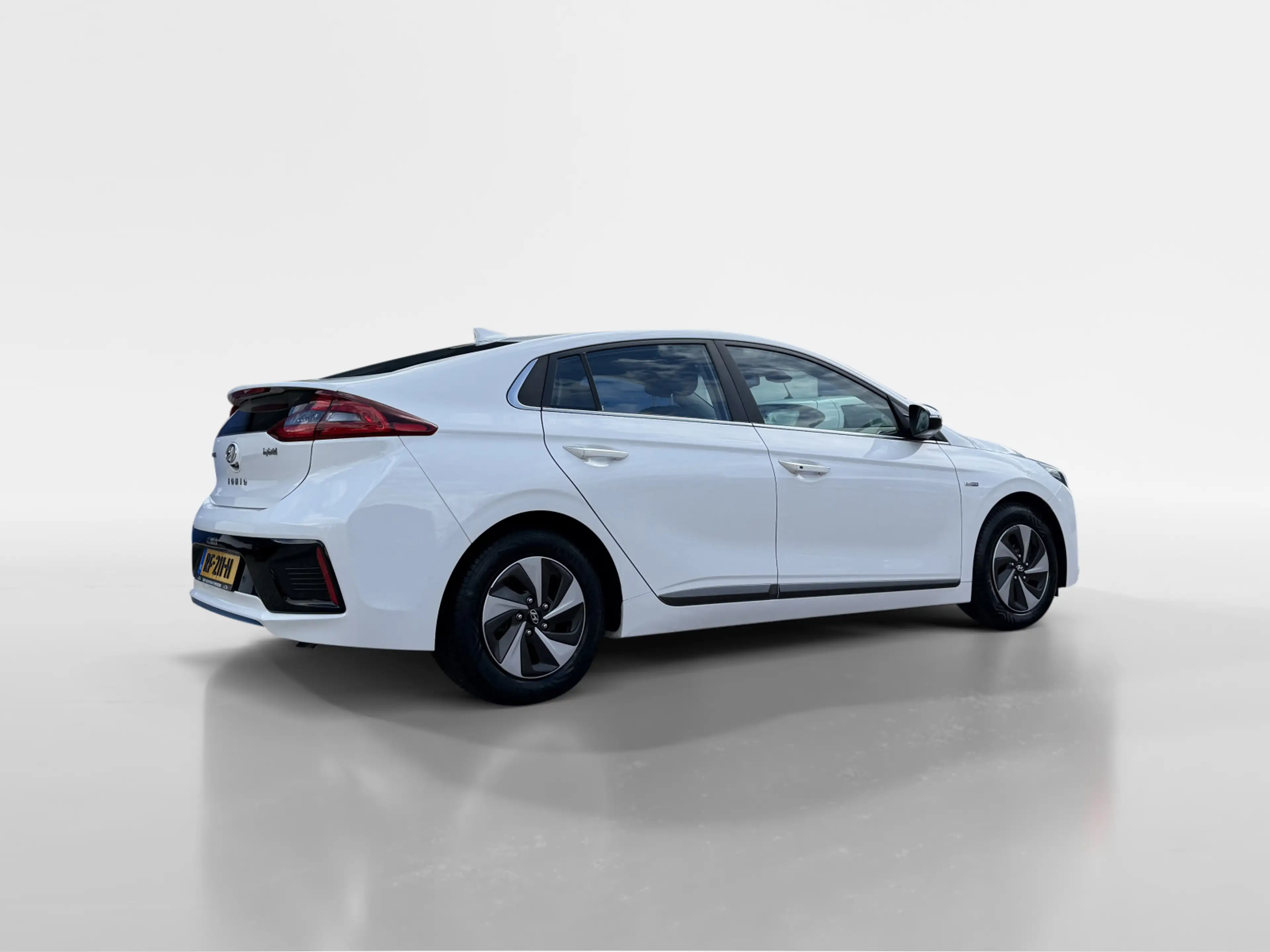 Hyundai IONIQ 1.6 GDi Premium / Leder / Schuifdak / Infinity Aud — photo 5