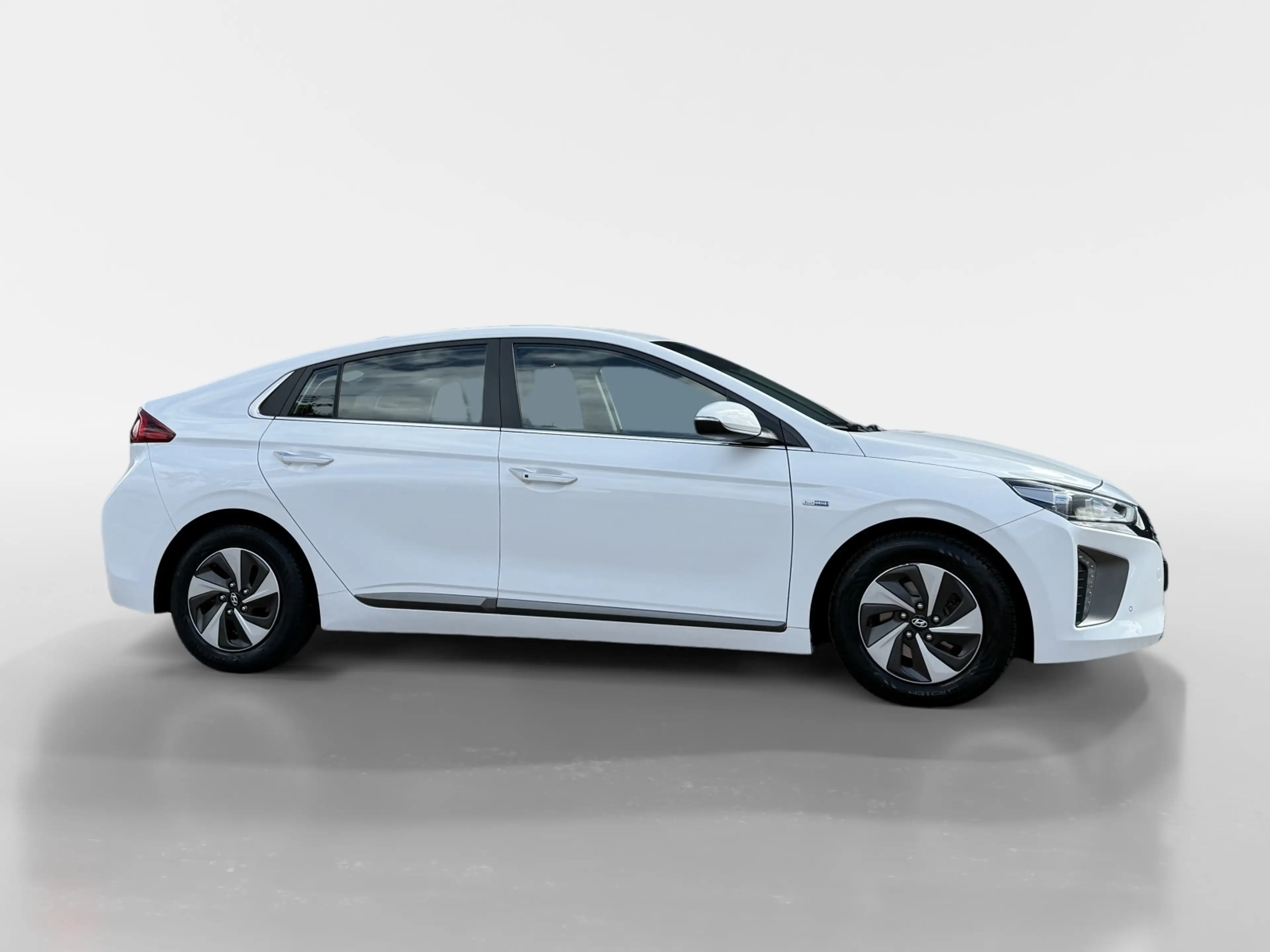 Hyundai IONIQ 1.6 GDi Premium / Leder / Schuifdak / Infinity Aud — photo 4