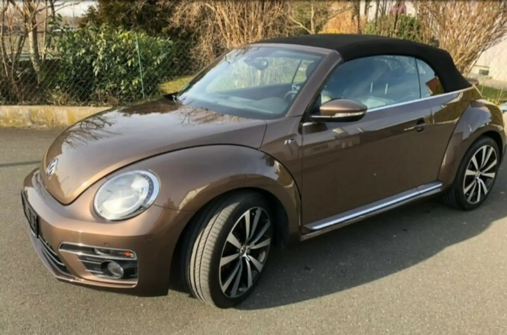 Volkswagen Beetle R-Line 210 PS Cabriolet+2.0+TSI+DSG+Sport Braun - 1