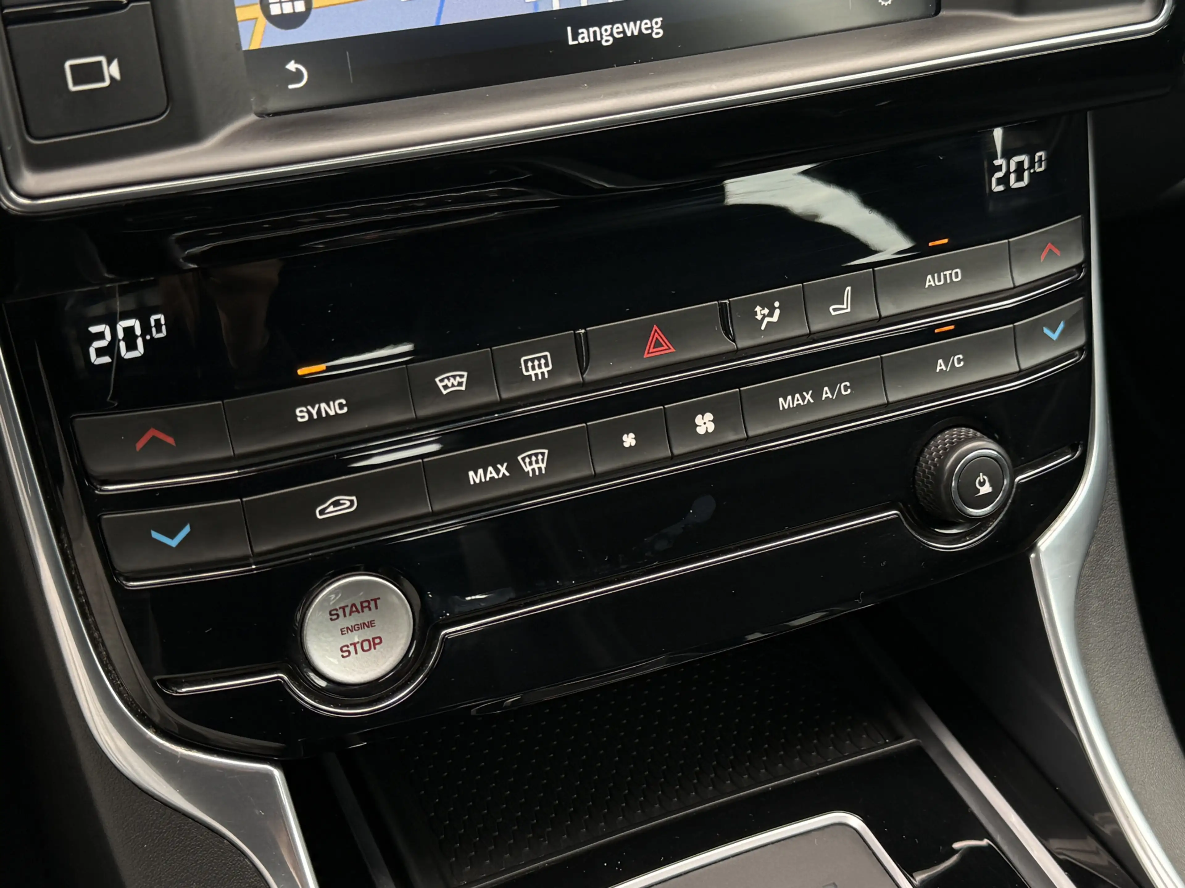 Jaguar XE 3.0 S Navigatie/Camera/19inch. — photo 12