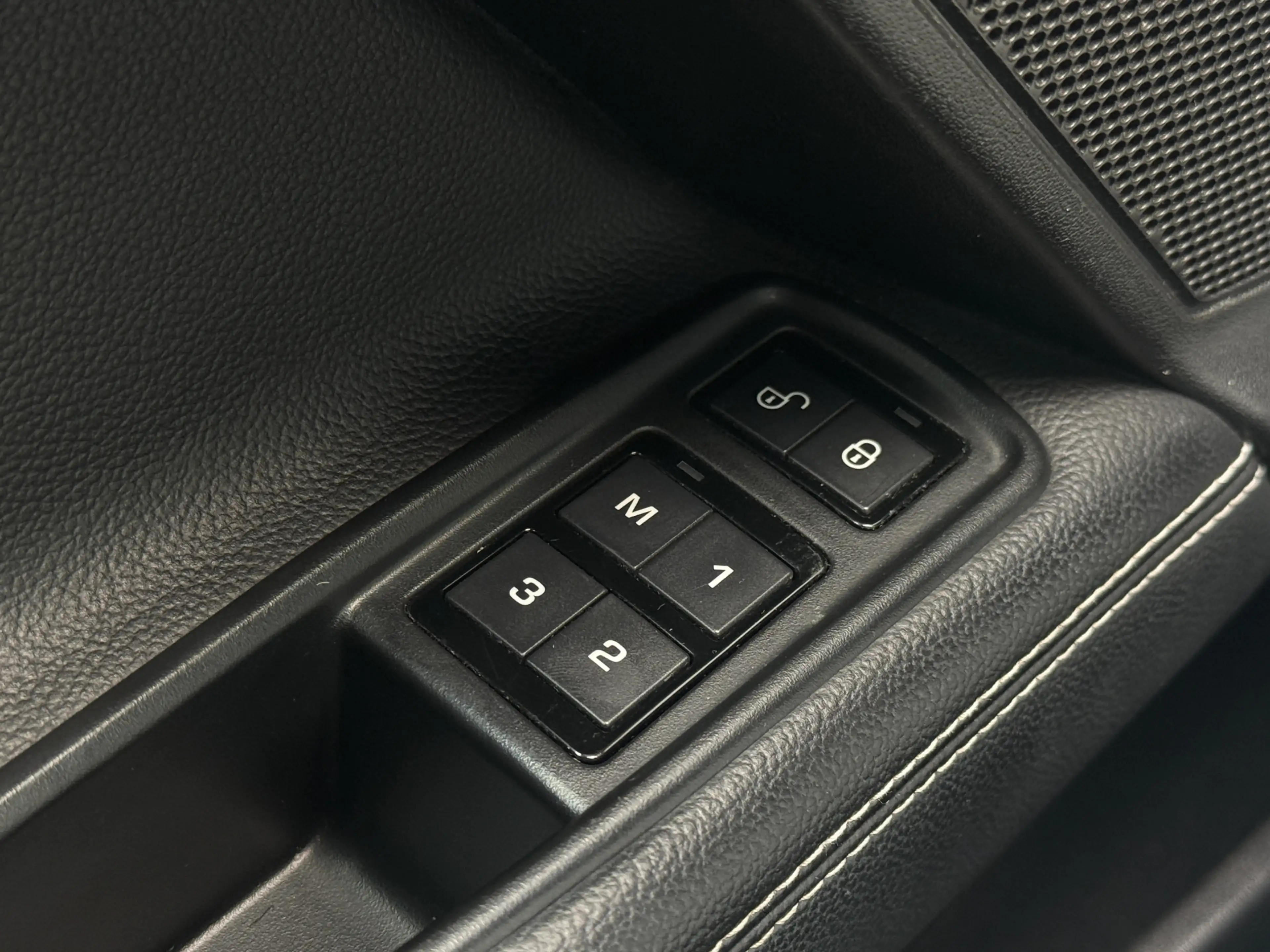 Jaguar XE 3.0 S Navigatie/Camera/19inch. — photo 25