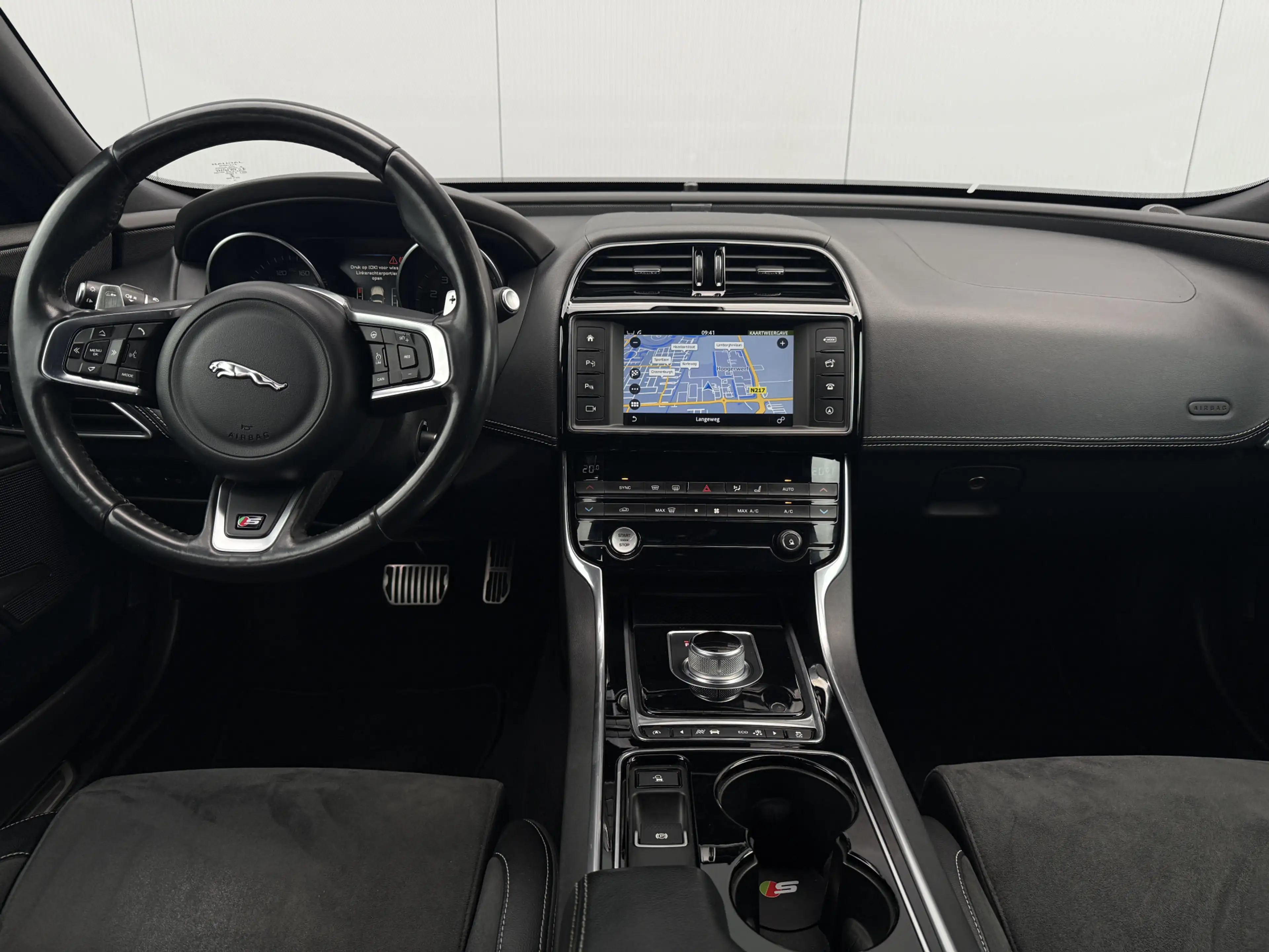 Jaguar XE 3.0 S Navigatie/Camera/19inch. — photo 2