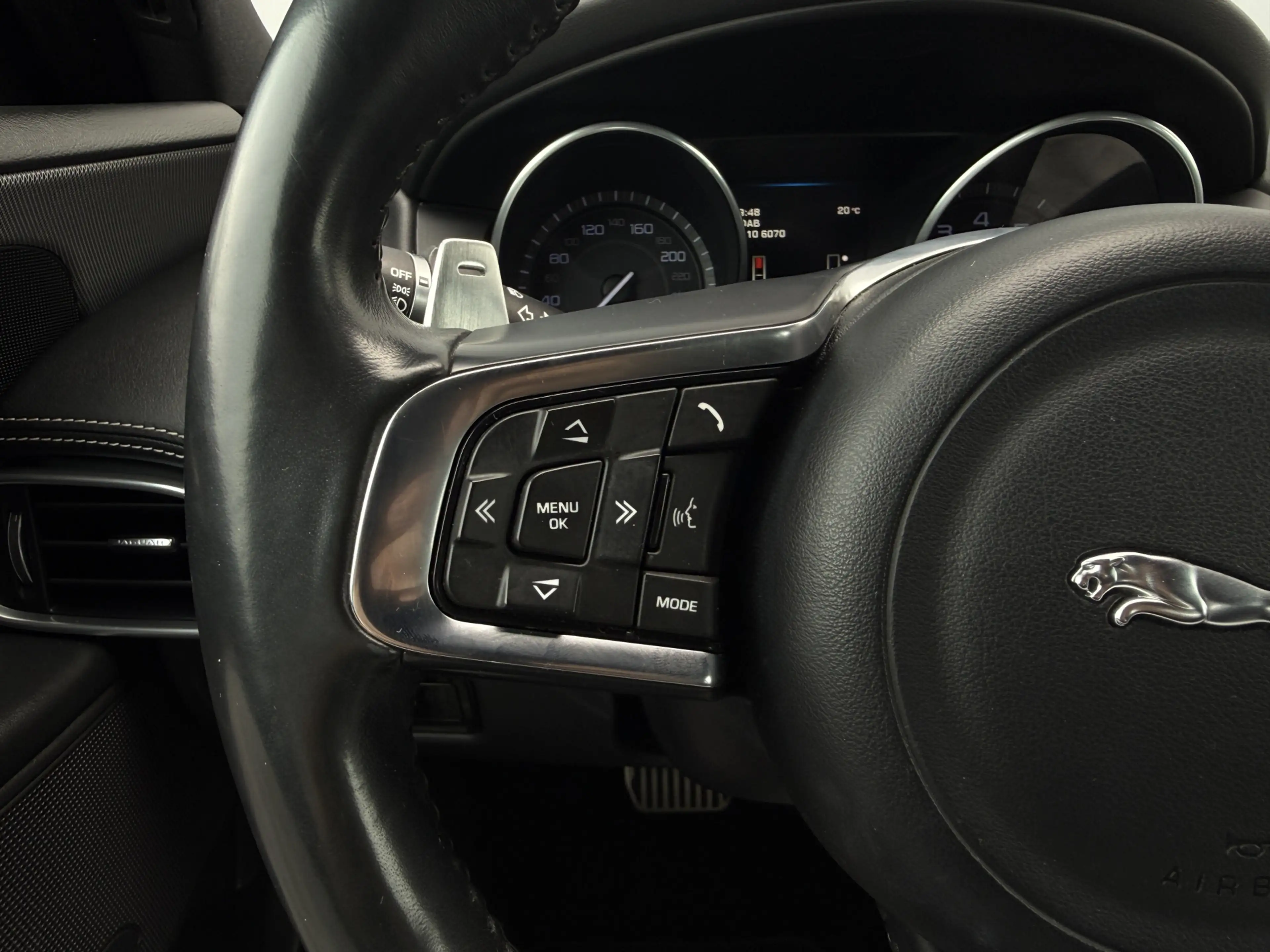Jaguar XE 3.0 S Navigatie/Camera/19inch. — photo 16