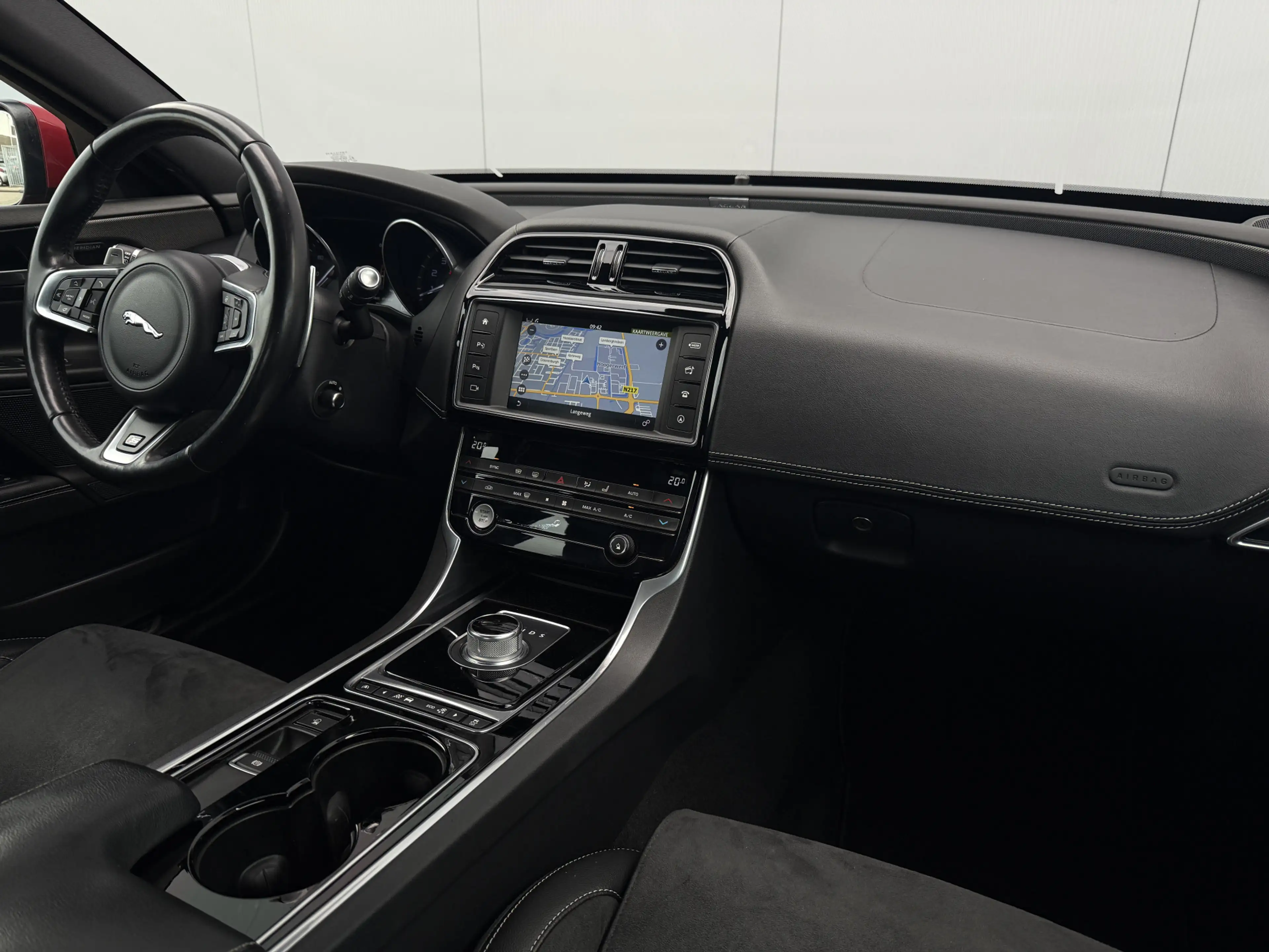 Jaguar XE 3.0 S Navigatie/Camera/19inch. — photo 8