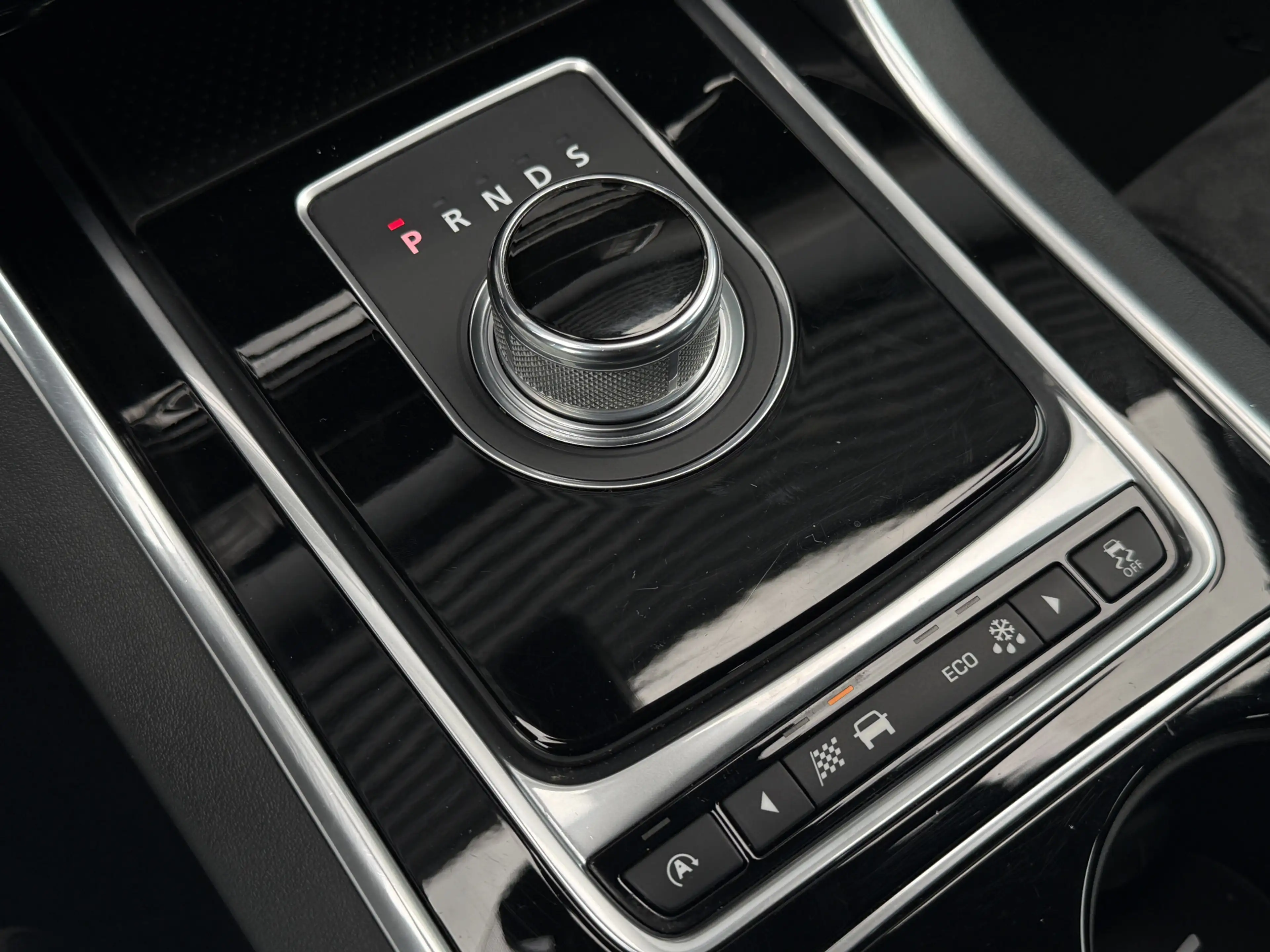 Jaguar XE 3.0 S Navigatie/Camera/19inch. — photo 20