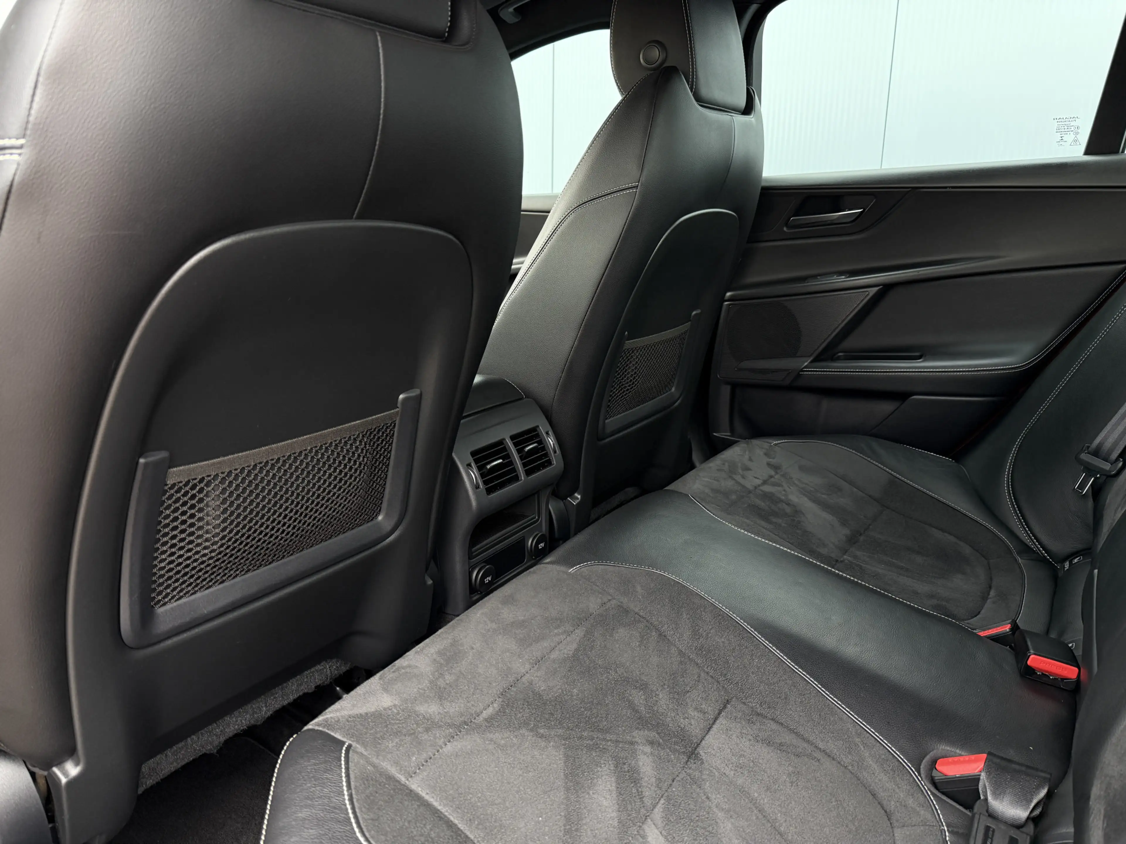 Jaguar XE 3.0 S Navigatie/Camera/19inch. — photo 32