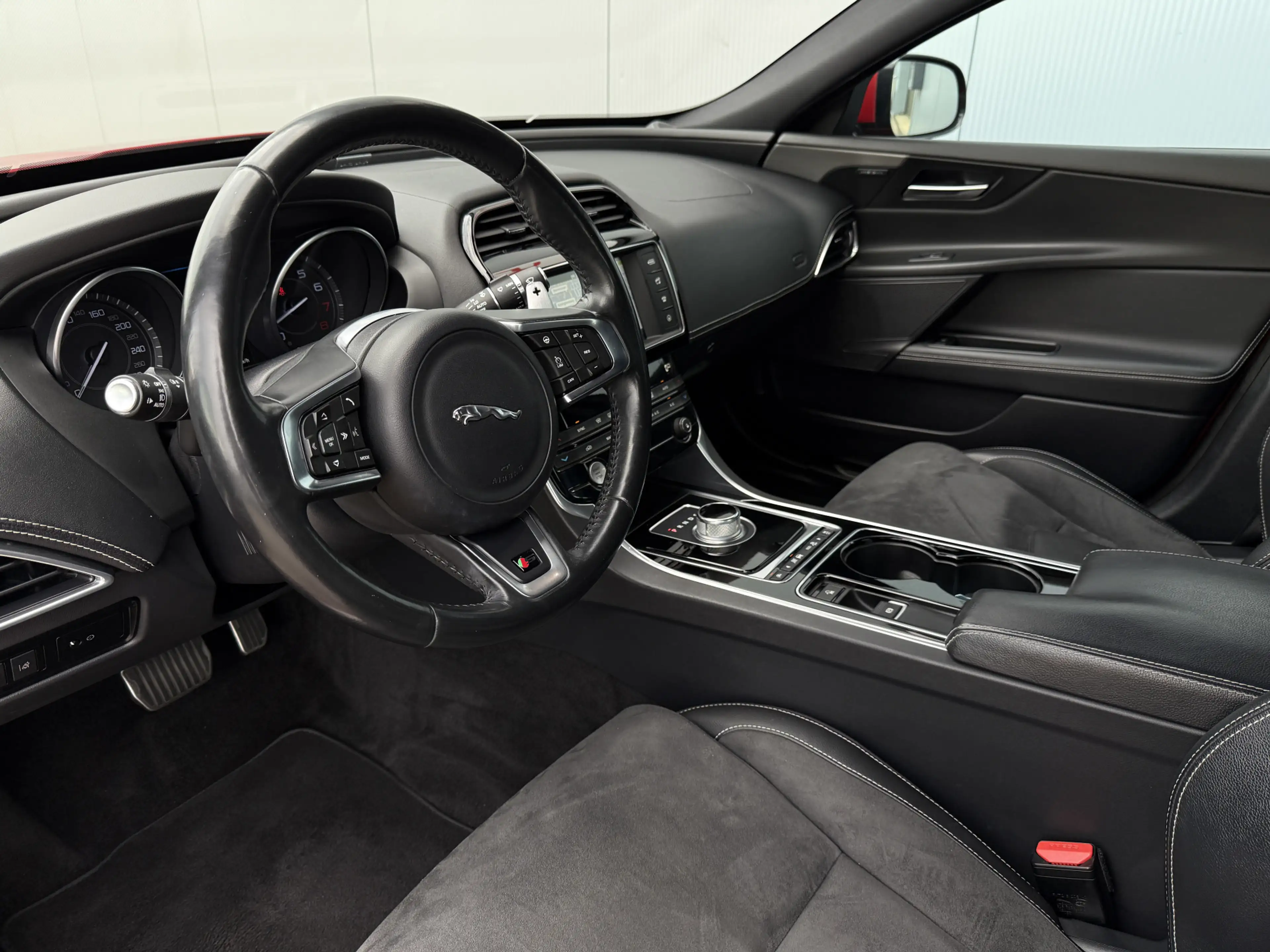 Jaguar XE 3.0 S Navigatie/Camera/19inch. — photo 6