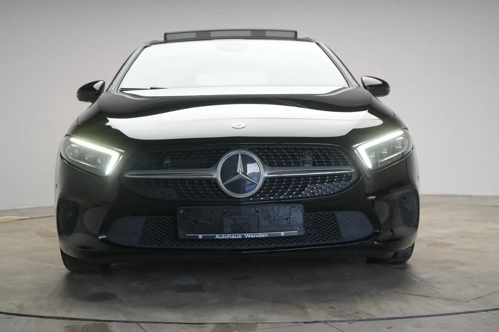 Mercedes-Benz A 180 7G-DCT Progressive Temp/Kamera/Pano/Lane Schwarz - 2