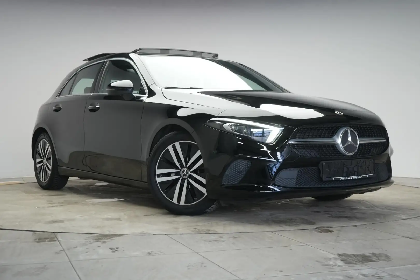 Mercedes-Benz A 180 7G-DCT Progressive Temp/Kamera/Pano/Lane Schwarz - 1