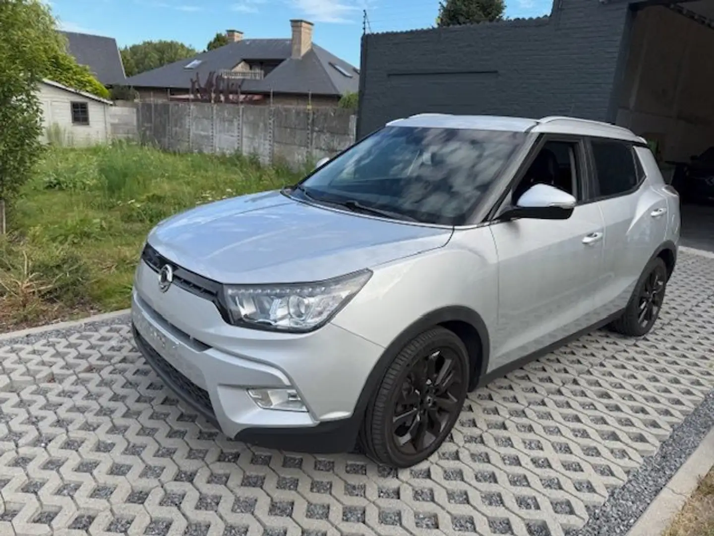 SsangYong Tivoli Tivoli e-XDi 160 4WD Aut. Crystal Zilver - 2